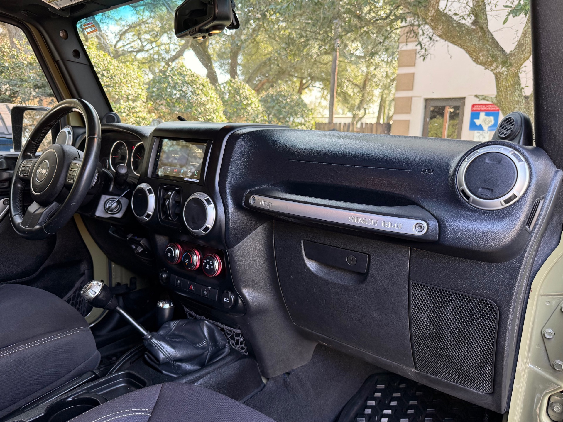 Used-2013-Jeep-Wrangler-Unlimited-Sahara