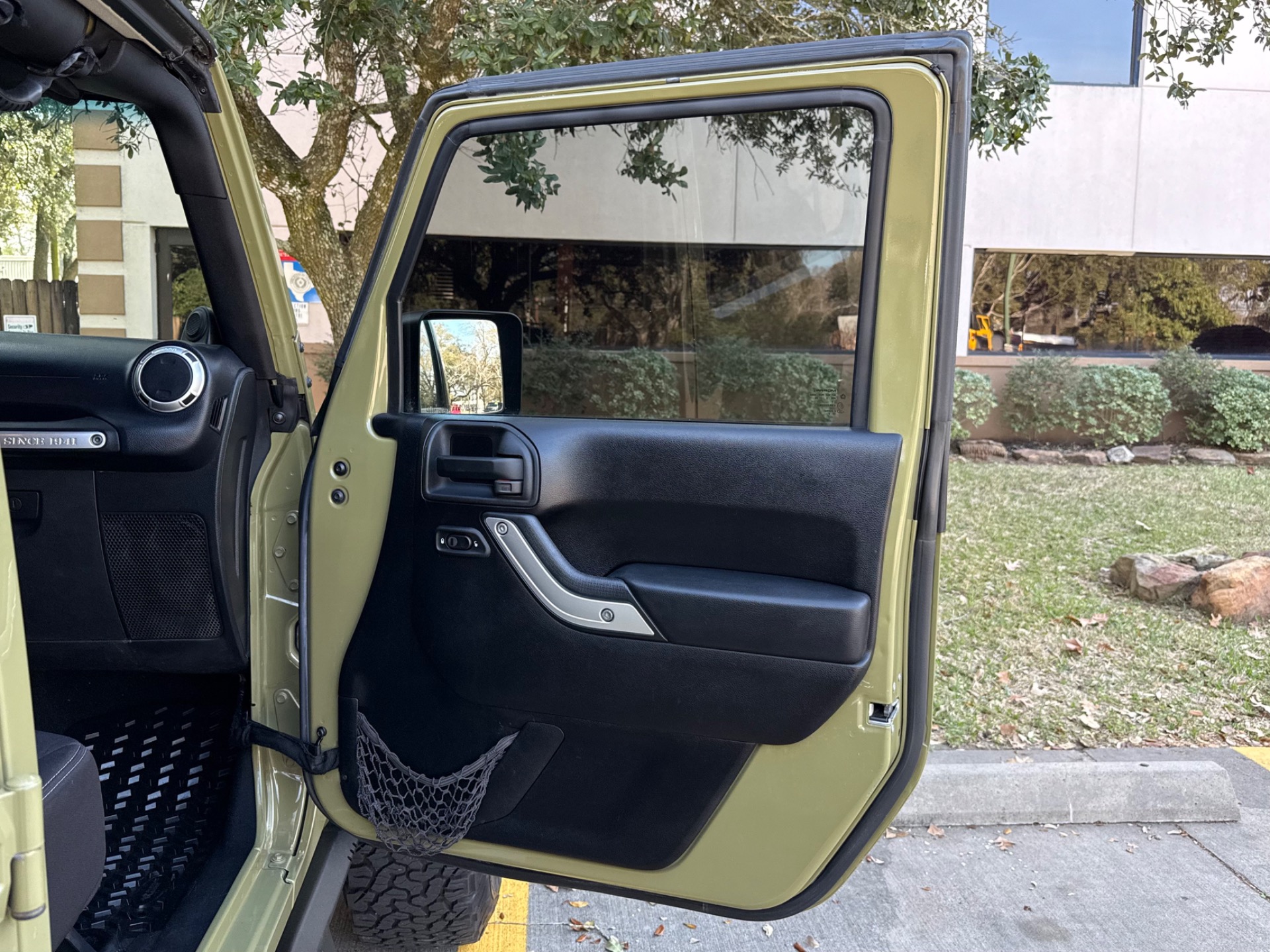 Used-2013-Jeep-Wrangler-Unlimited-Sahara