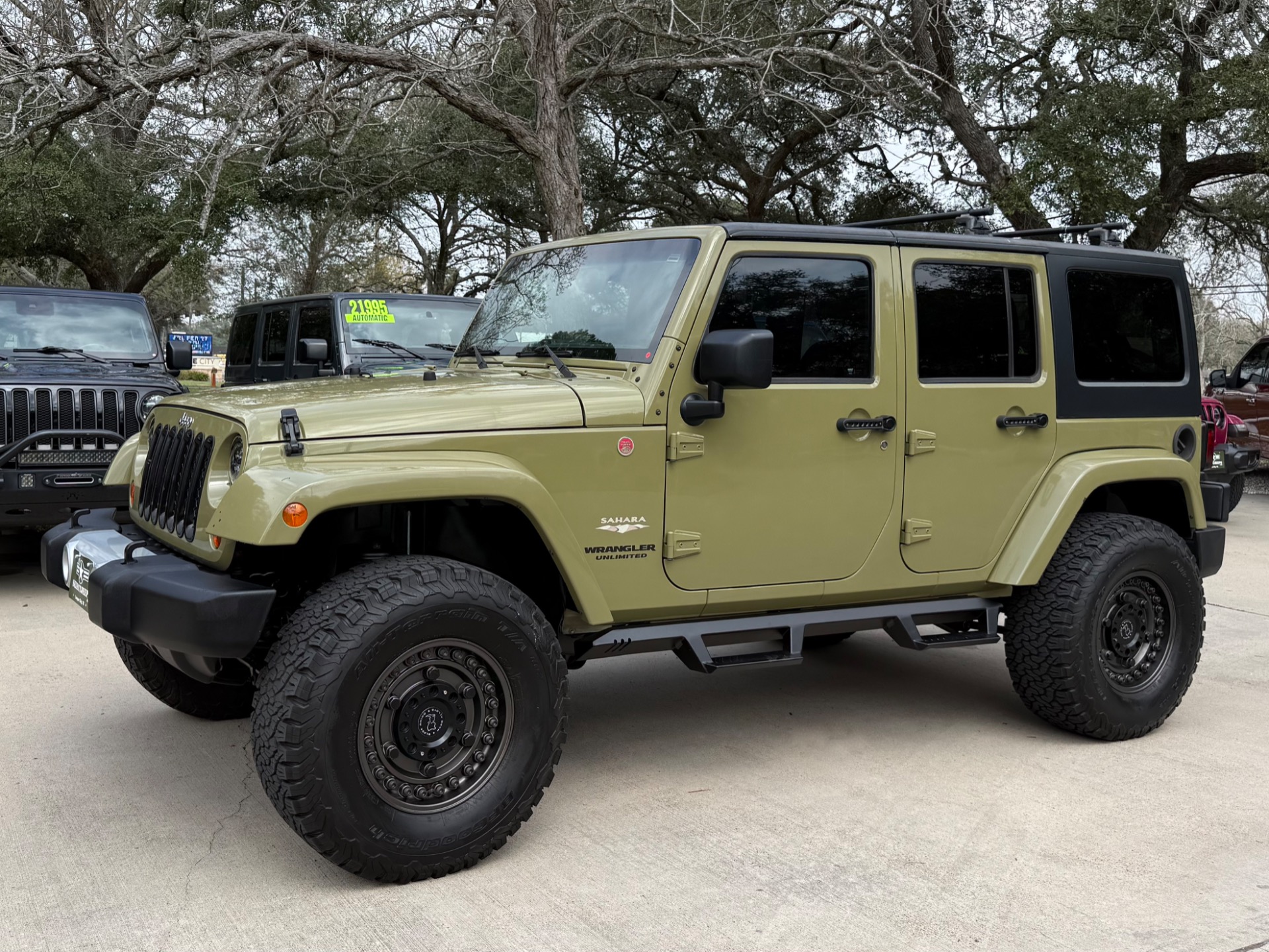 Used-2013-Jeep-Wrangler-Unlimited-Sahara