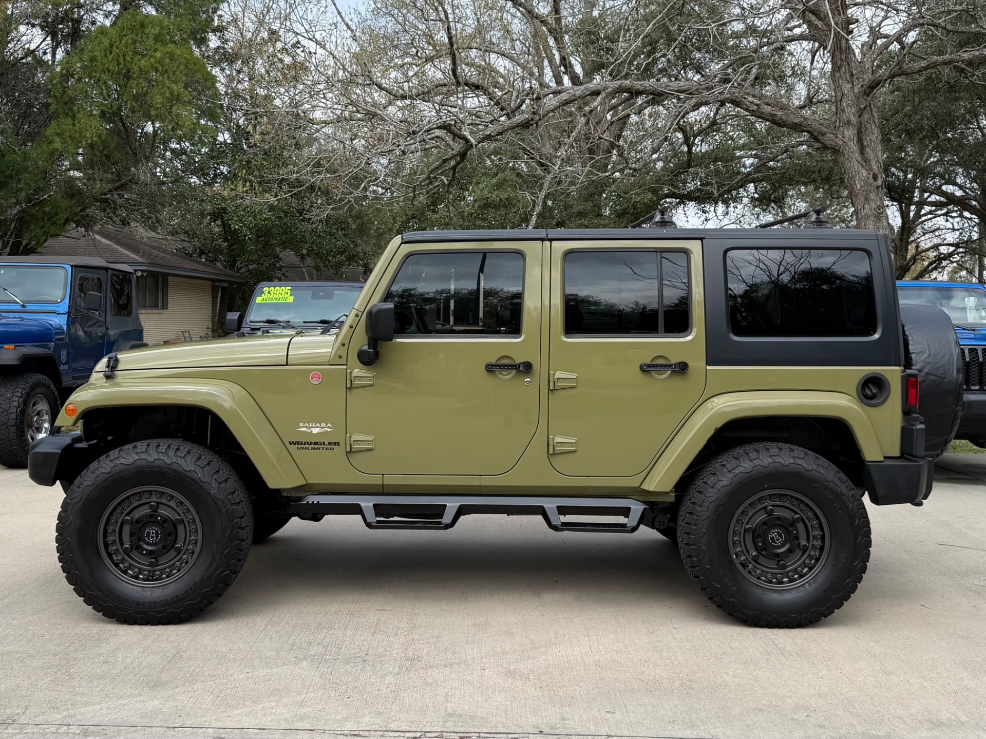 Used-2013-Jeep-Wrangler-Unlimited-Sahara