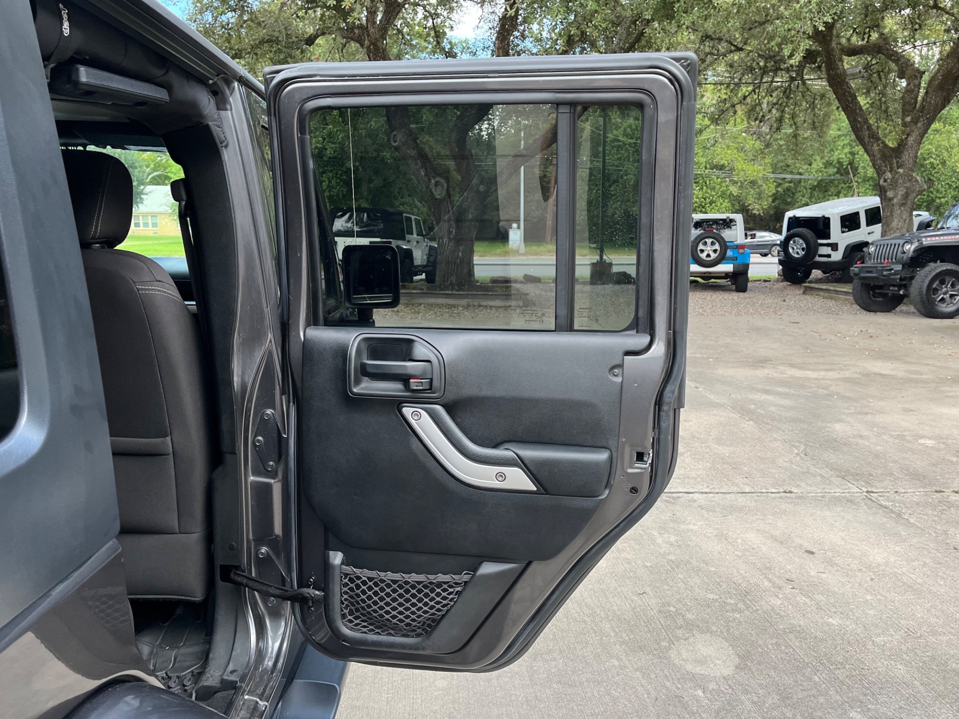 Used-2017-Jeep-Wrangler-Unlimited-Sahara