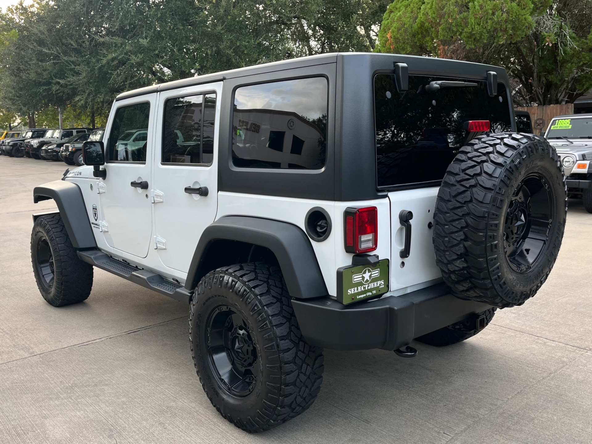 Used-2016-Jeep-Wrangler-Unlimited-Rubicon