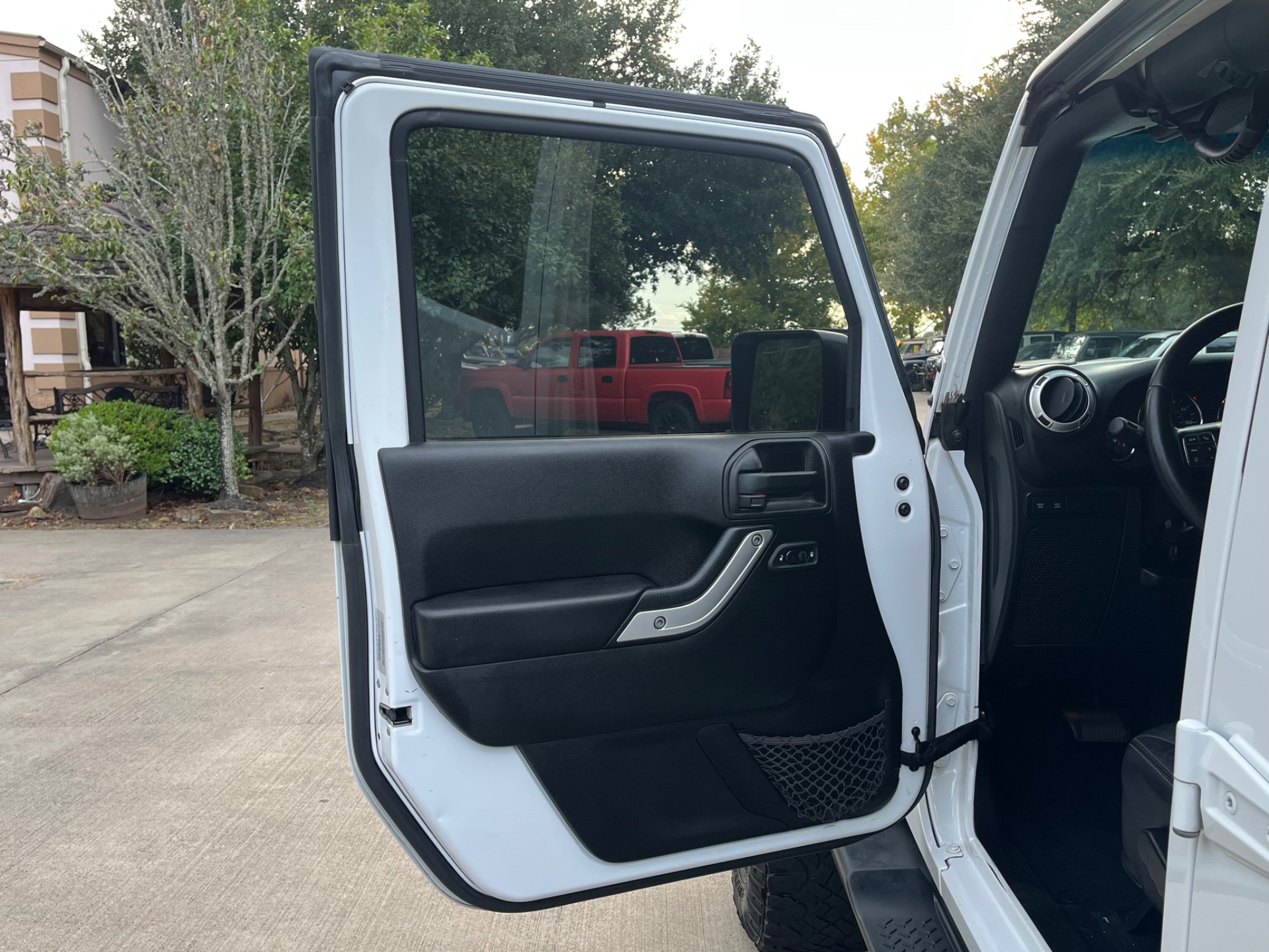 Used-2016-Jeep-Wrangler-Unlimited-Rubicon