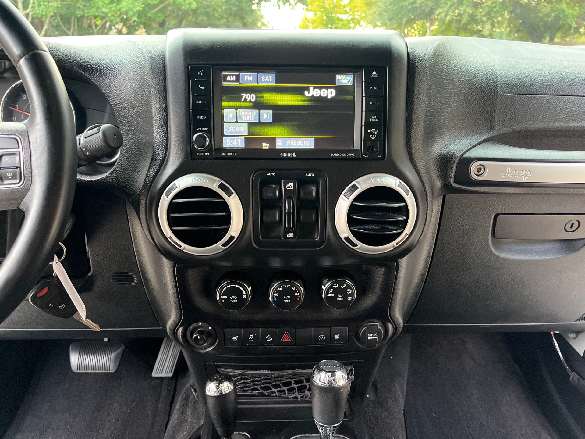 Used-2016-Jeep-Wrangler-Unlimited-Rubicon