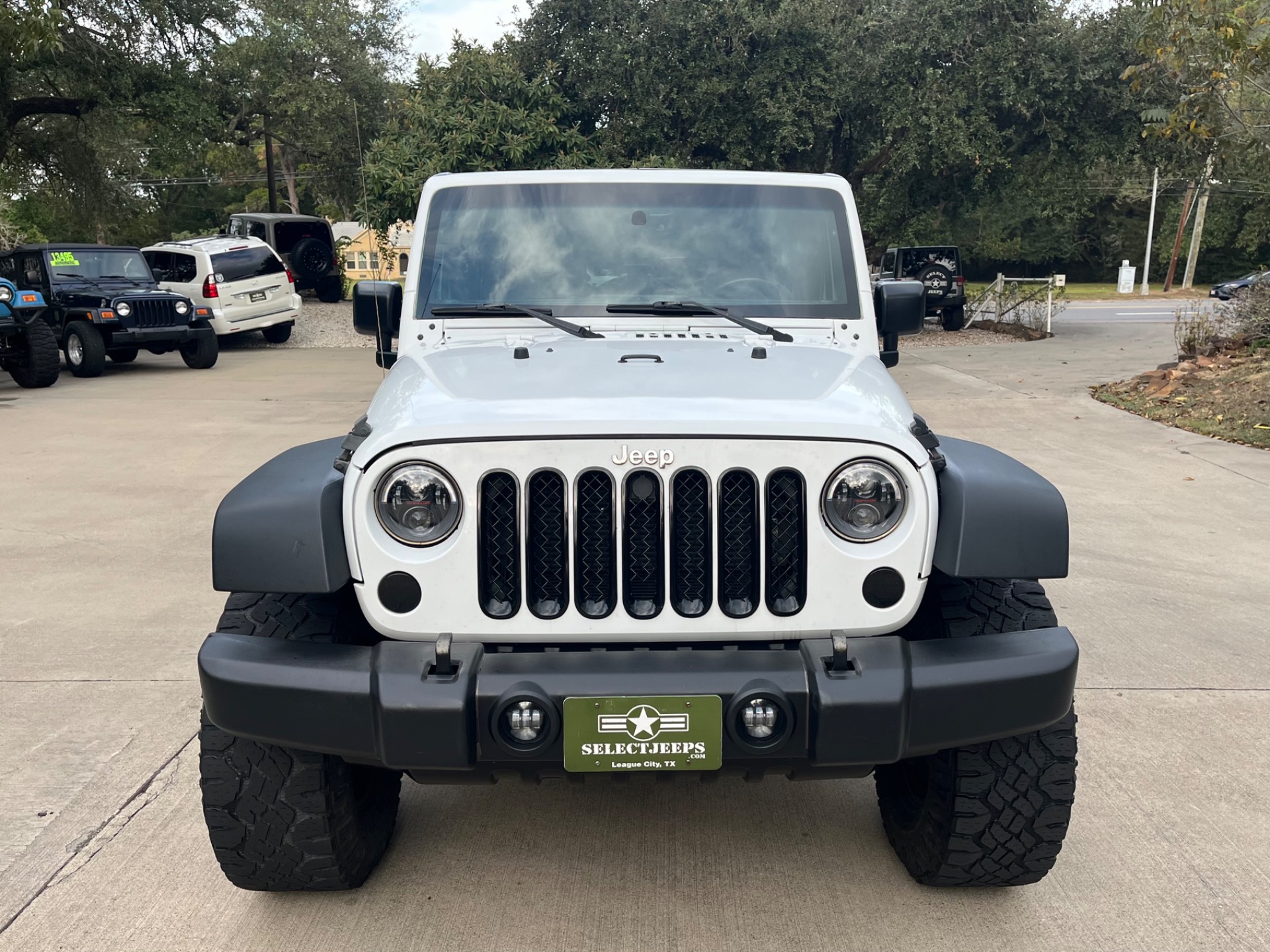 Used-2016-Jeep-Wrangler-Unlimited-Rubicon