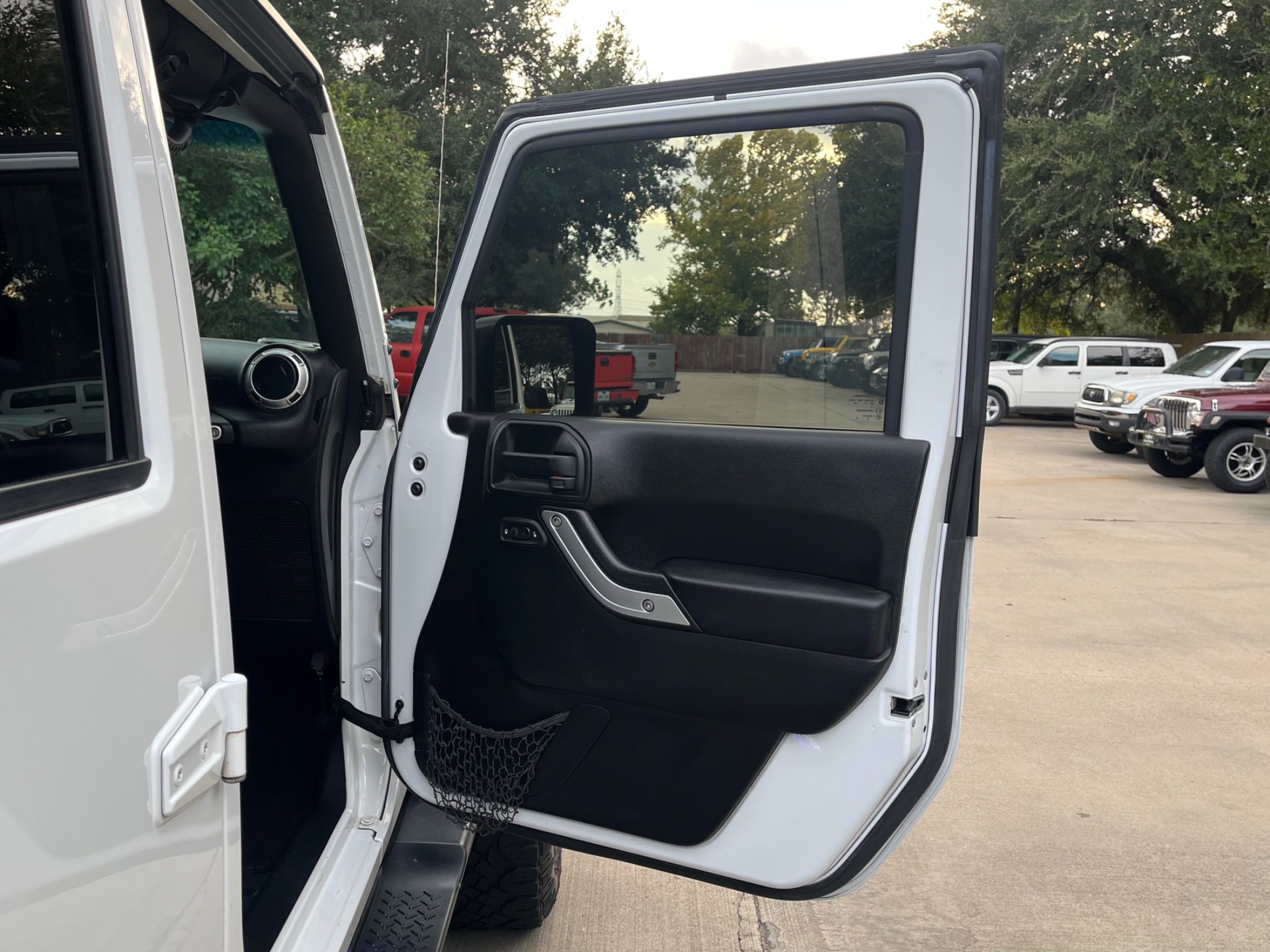 Used-2016-Jeep-Wrangler-Unlimited-Rubicon