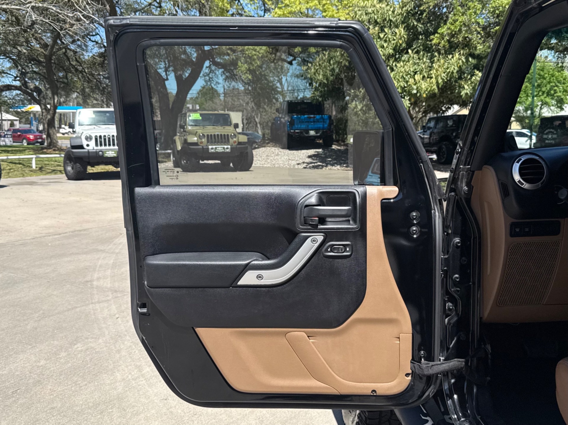 Used-2011-Jeep-Wrangler-Unlimited-Rubicon