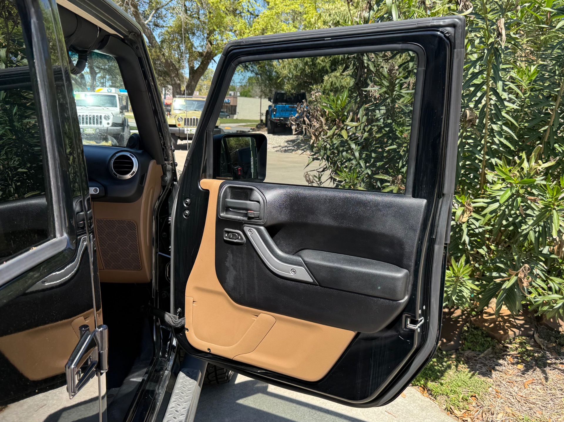 Used-2011-Jeep-Wrangler-Unlimited-Rubicon