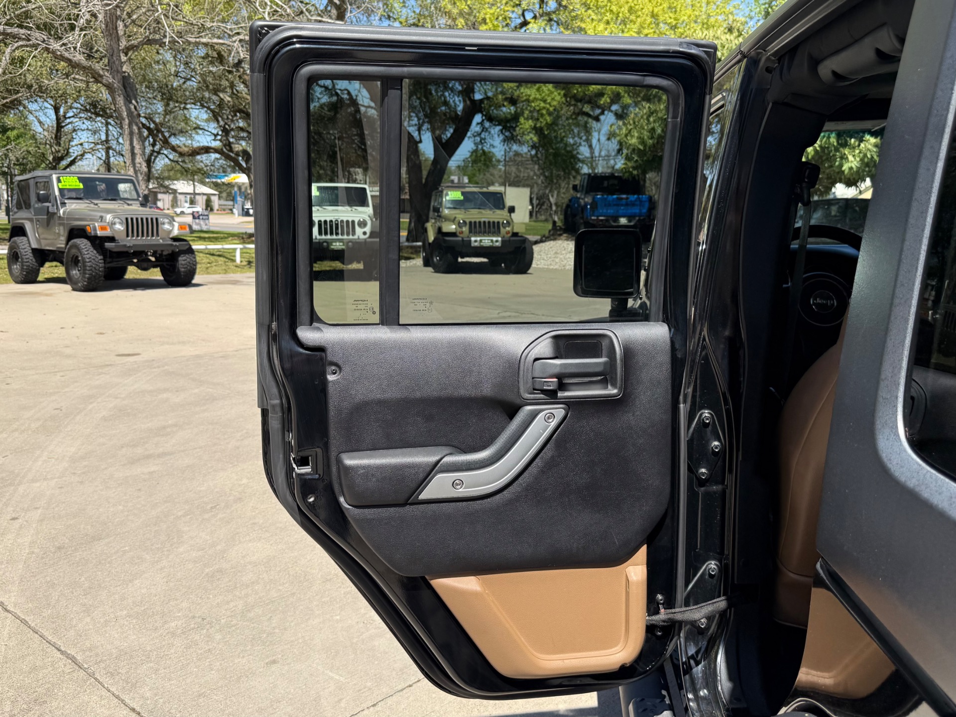 Used-2011-Jeep-Wrangler-Unlimited-Rubicon