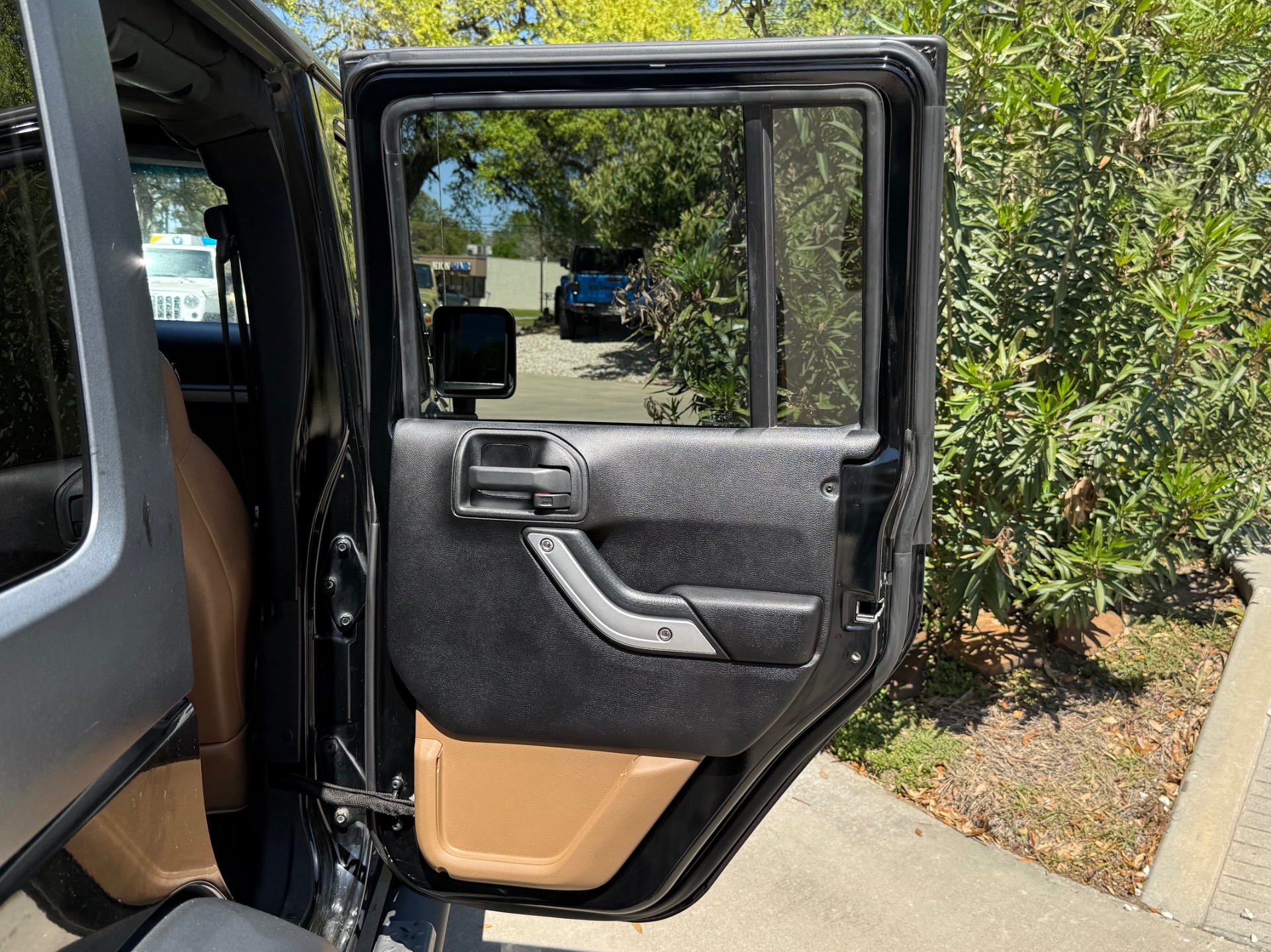 Used-2011-Jeep-Wrangler-Unlimited-Rubicon