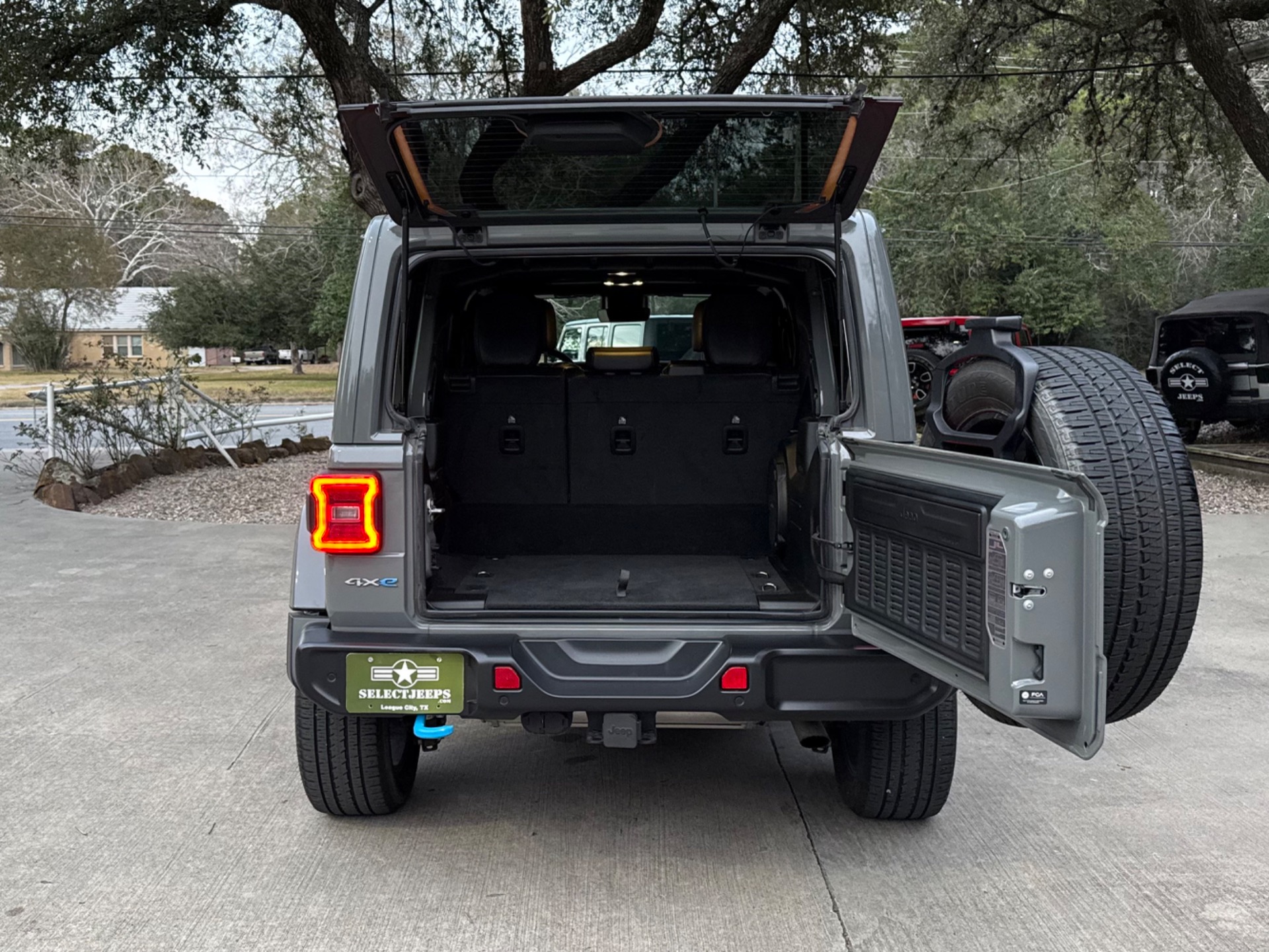 Used-2023-Jeep-Wrangler-Sahara-4xe