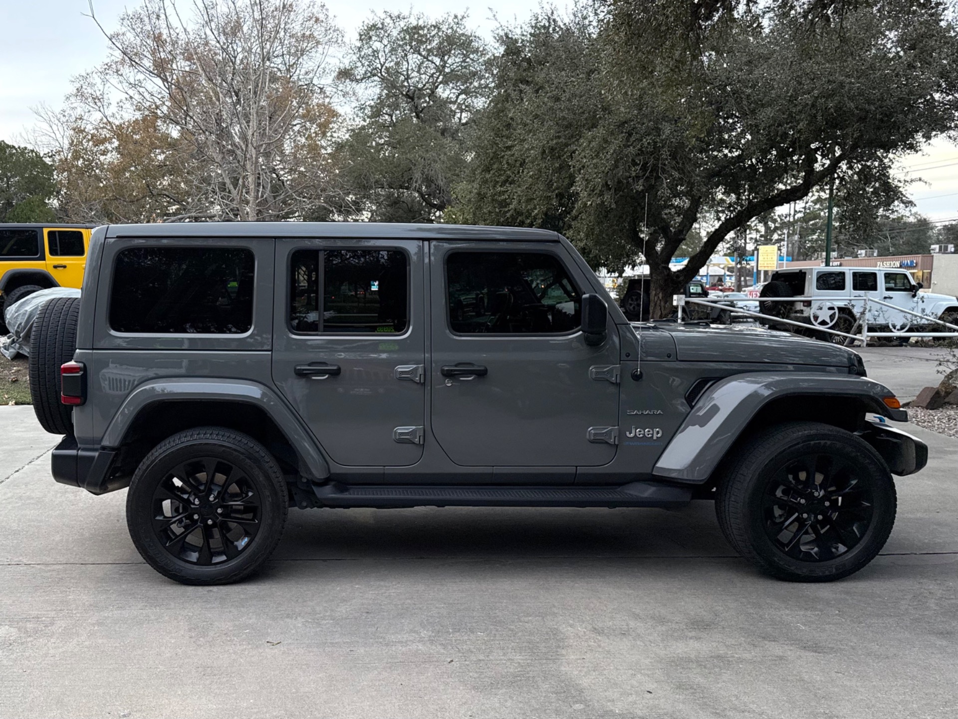 Used-2023-Jeep-Wrangler-Sahara-4xe