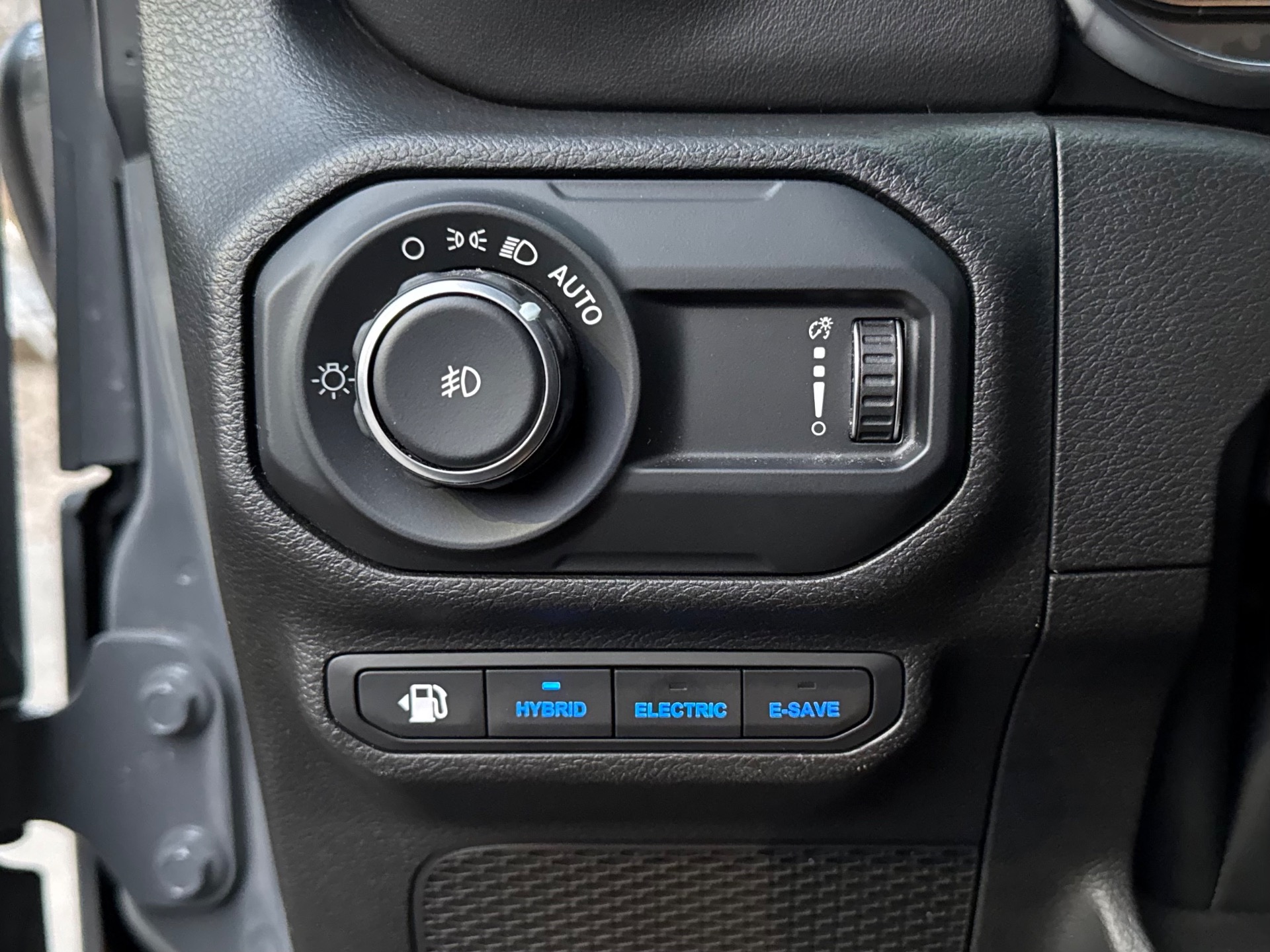 Used-2023-Jeep-Wrangler-Sahara-4xe