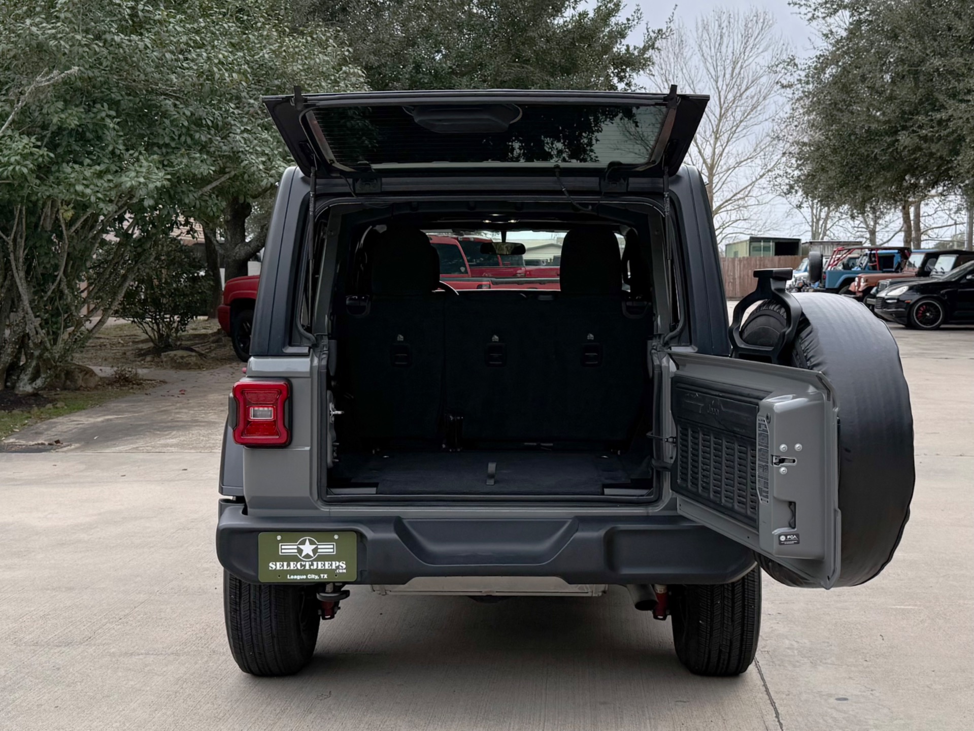 Used-2021-Jeep-Wrangler-Unlimited-Willys