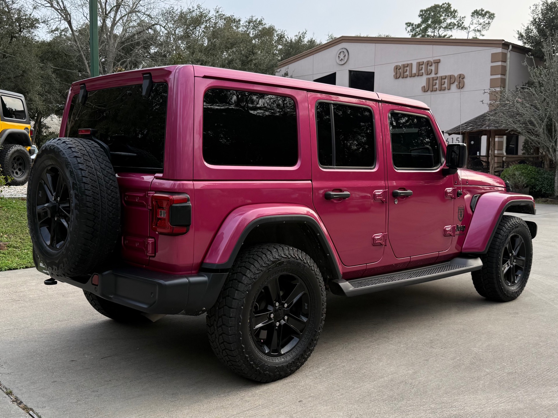 Used-2021-Jeep-Wrangler-Unlimited-Sahara-Altitude