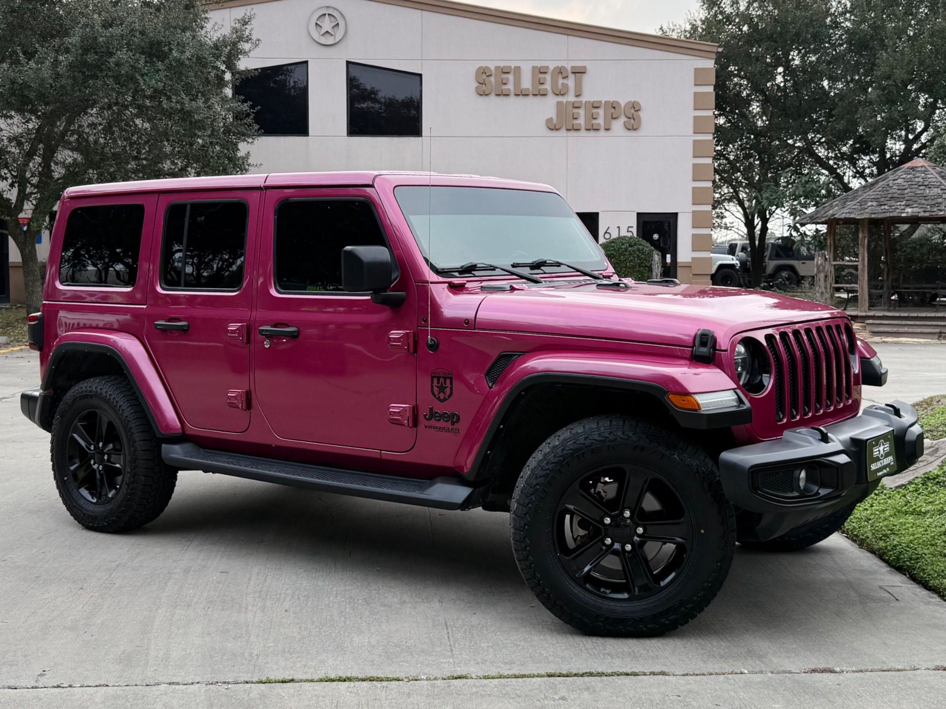 Used-2021-Jeep-Wrangler-Unlimited-Sahara-Altitude