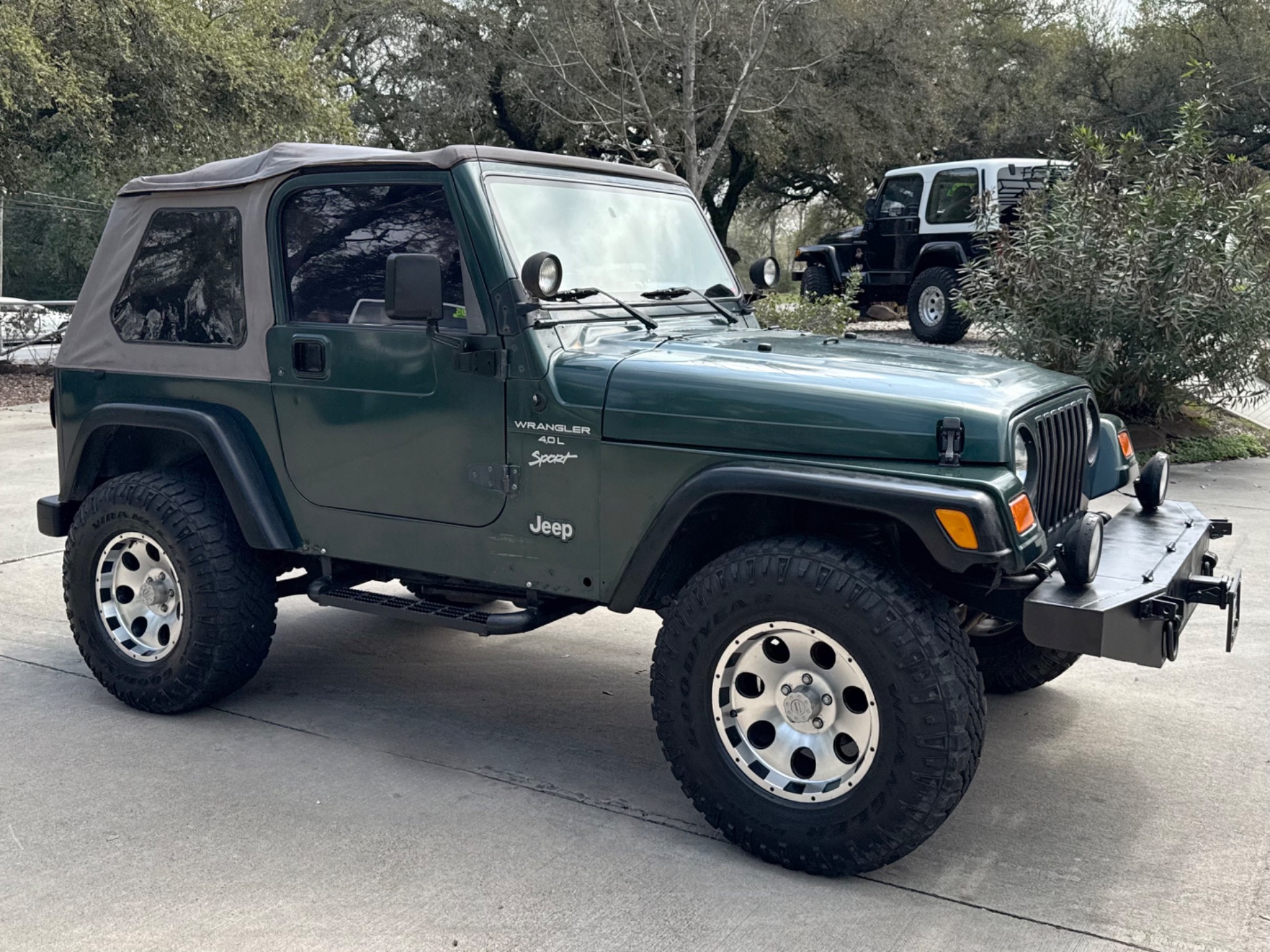 Used-2000-Jeep-Wrangler-Sport