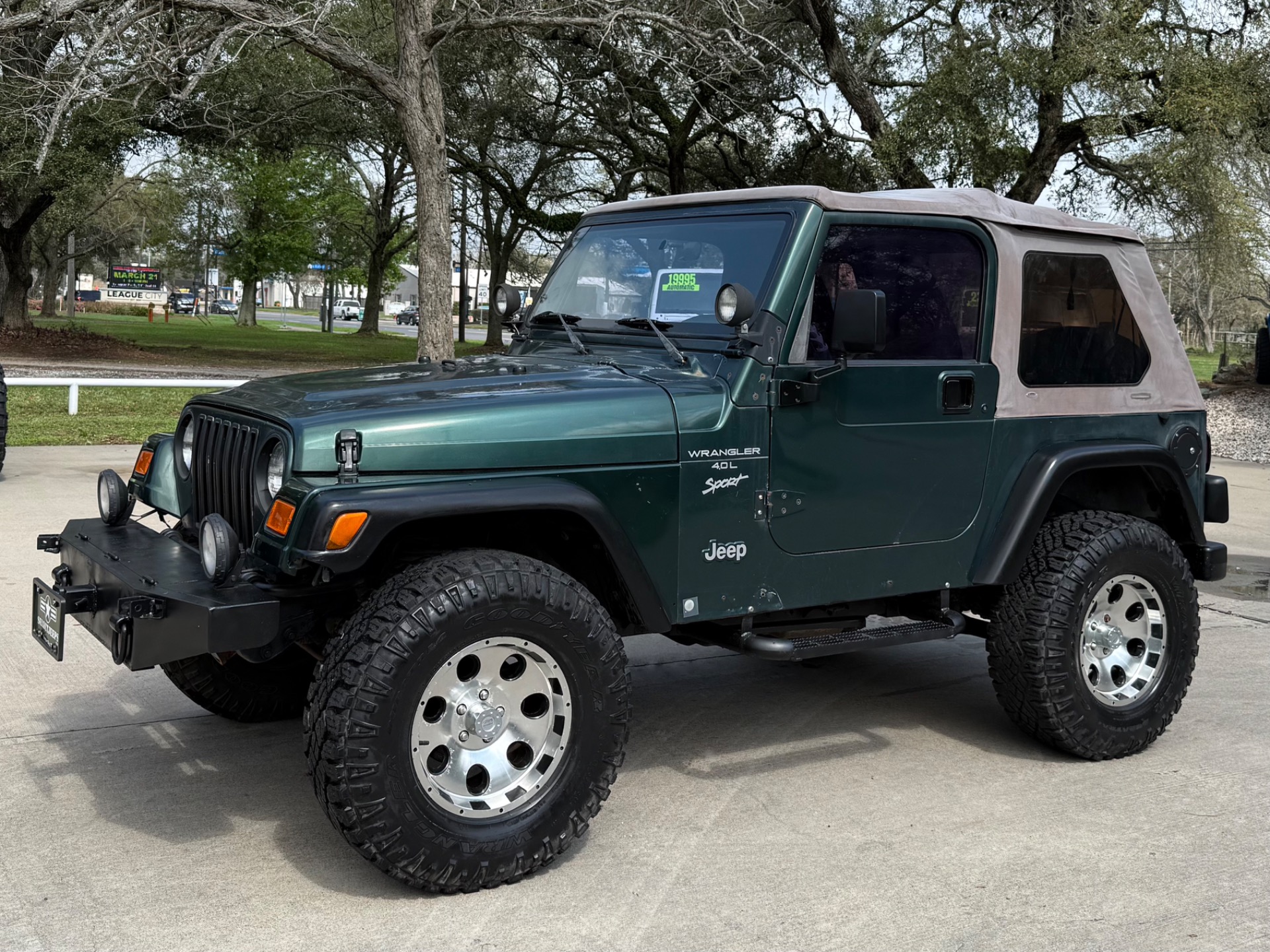 Used-2000-Jeep-Wrangler-Sport