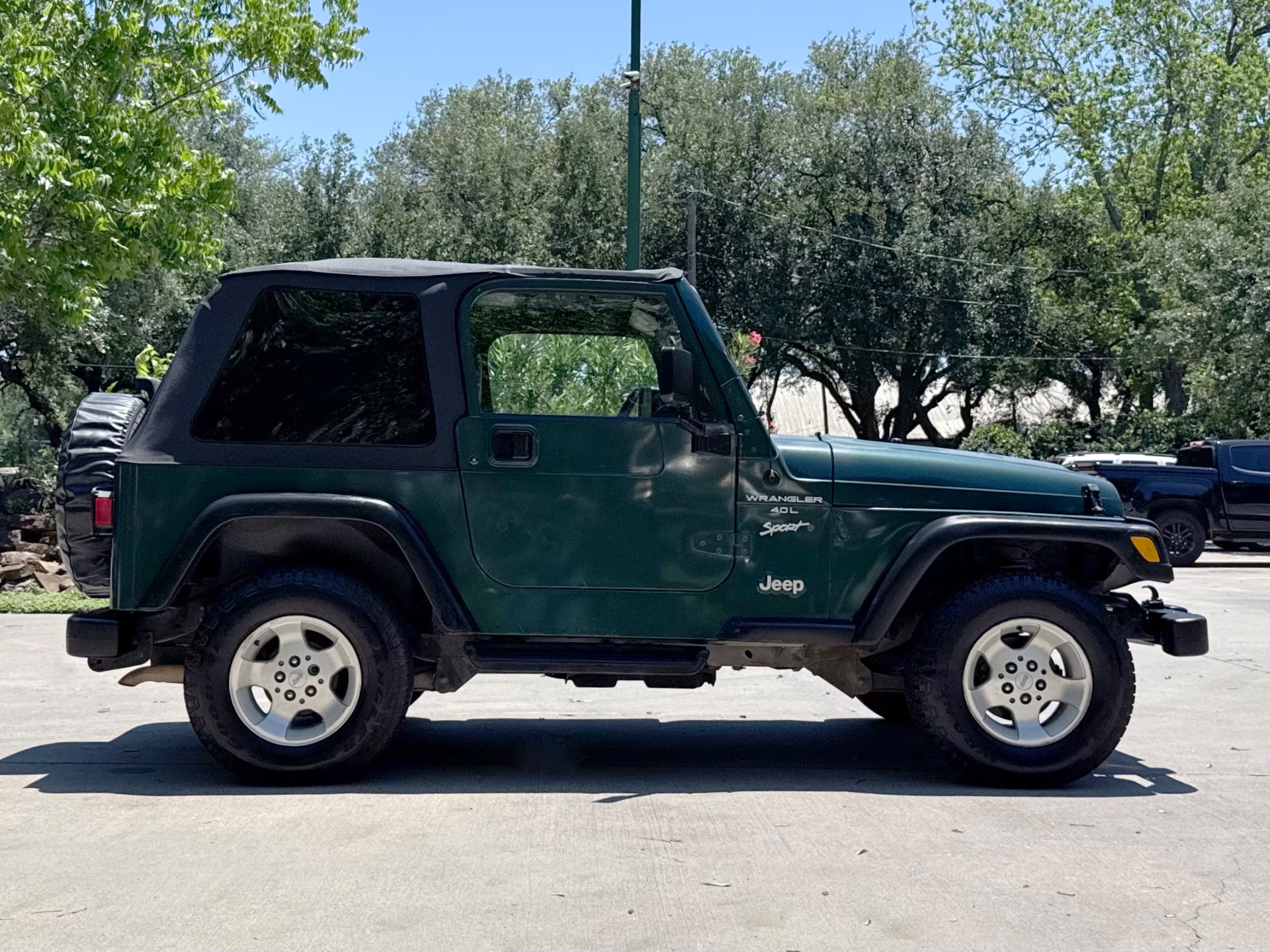 Used-2000-Jeep-Wrangler-Sport
