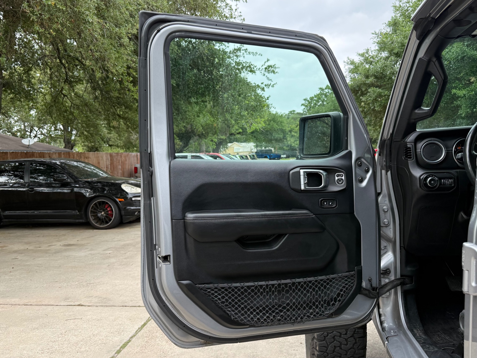 Used-2018-Jeep-Wrangler-Unlimited-Sahara