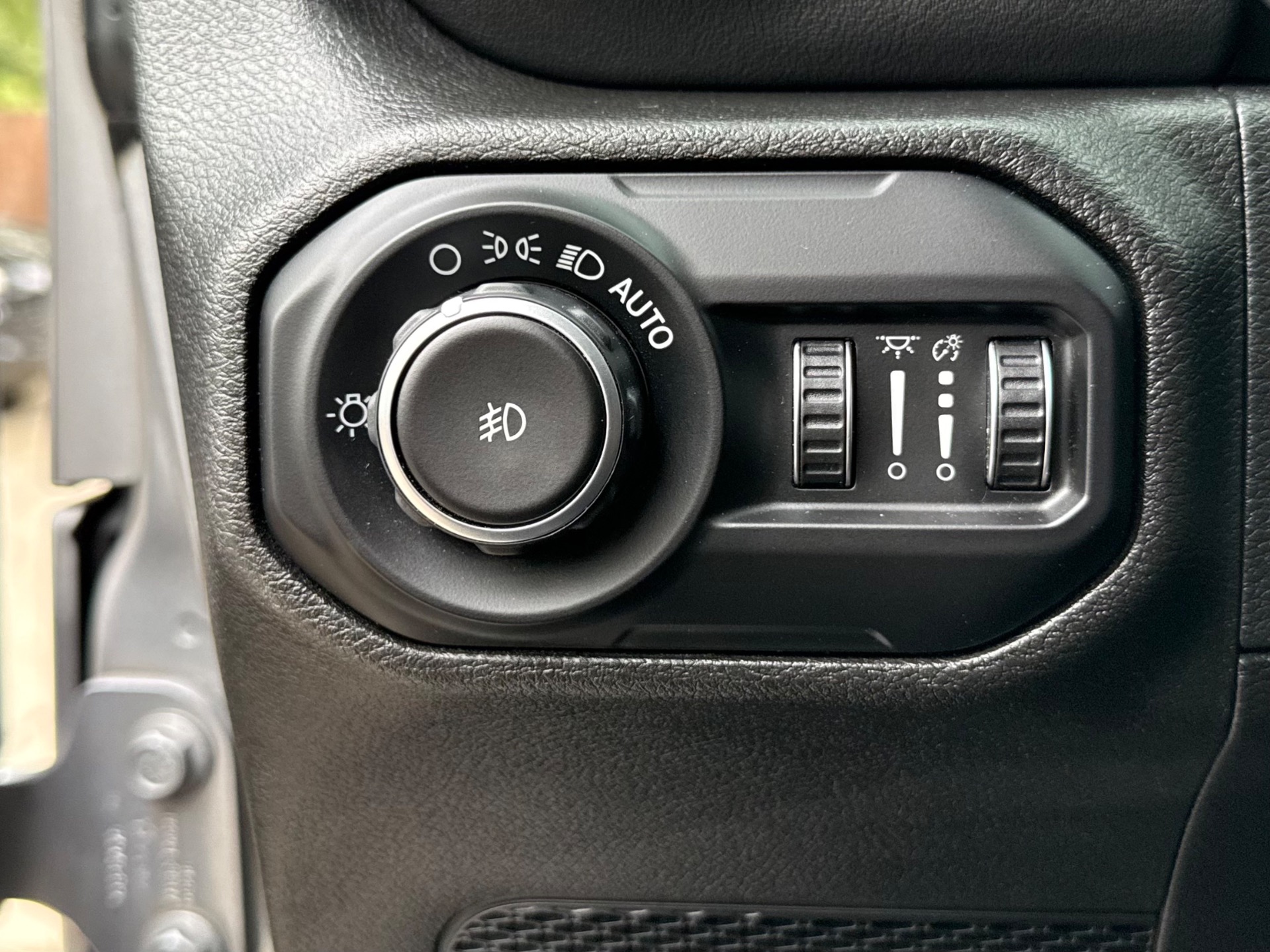 Used-2018-Jeep-Wrangler-Unlimited-Sahara