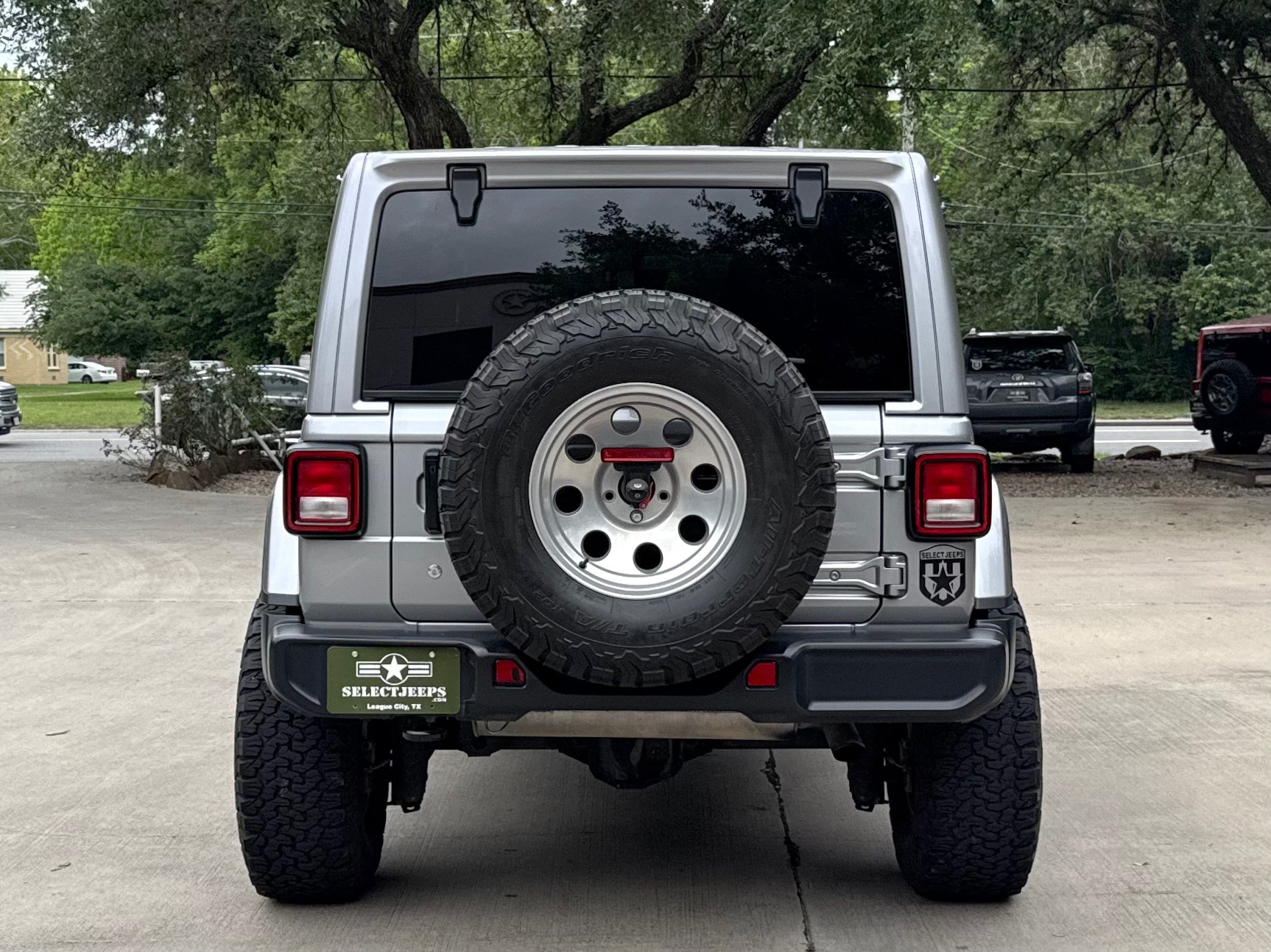 Used-2018-Jeep-Wrangler-Unlimited-Sahara