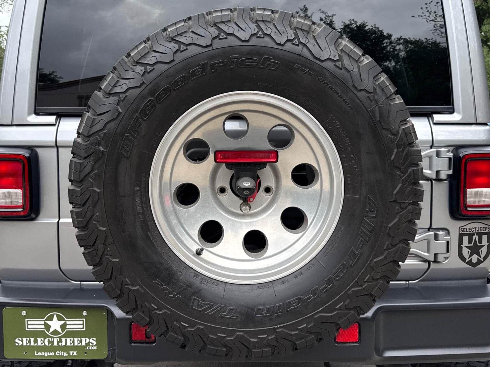 Used-2018-Jeep-Wrangler-Unlimited-Sahara