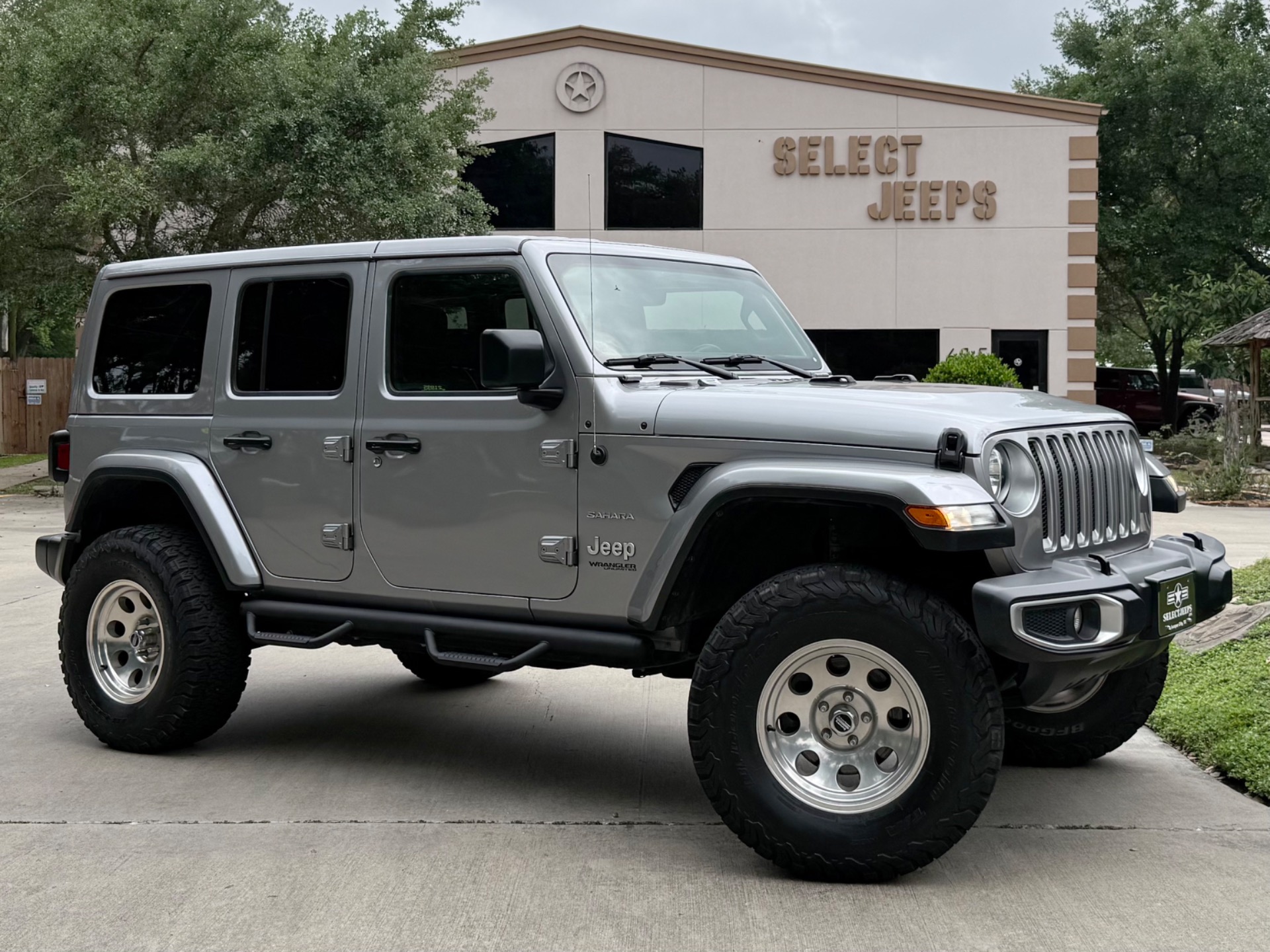 Used-2018-Jeep-Wrangler-Unlimited-Sahara