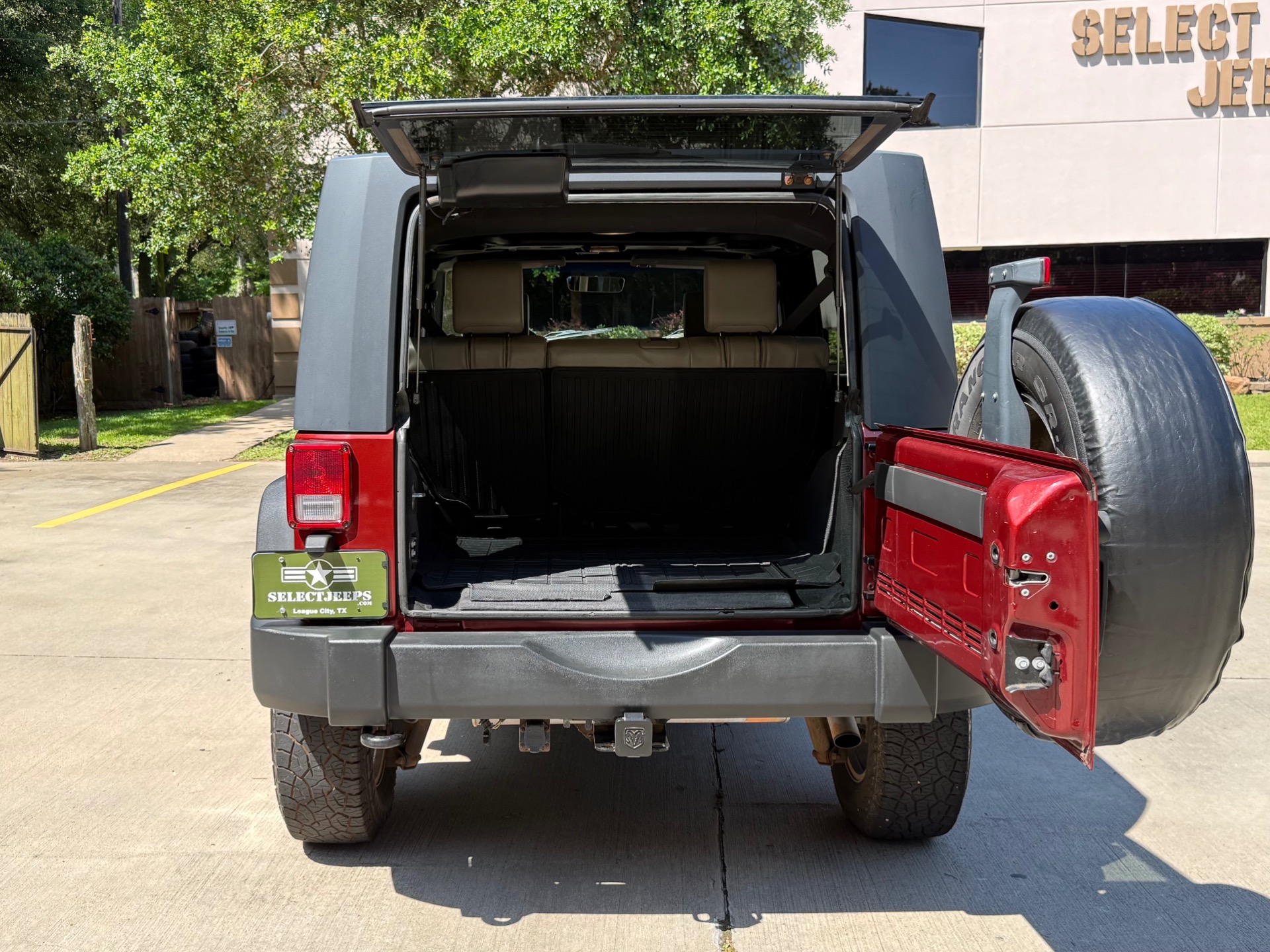 Used-2010-Jeep-Wrangler-Unlimited-Sport