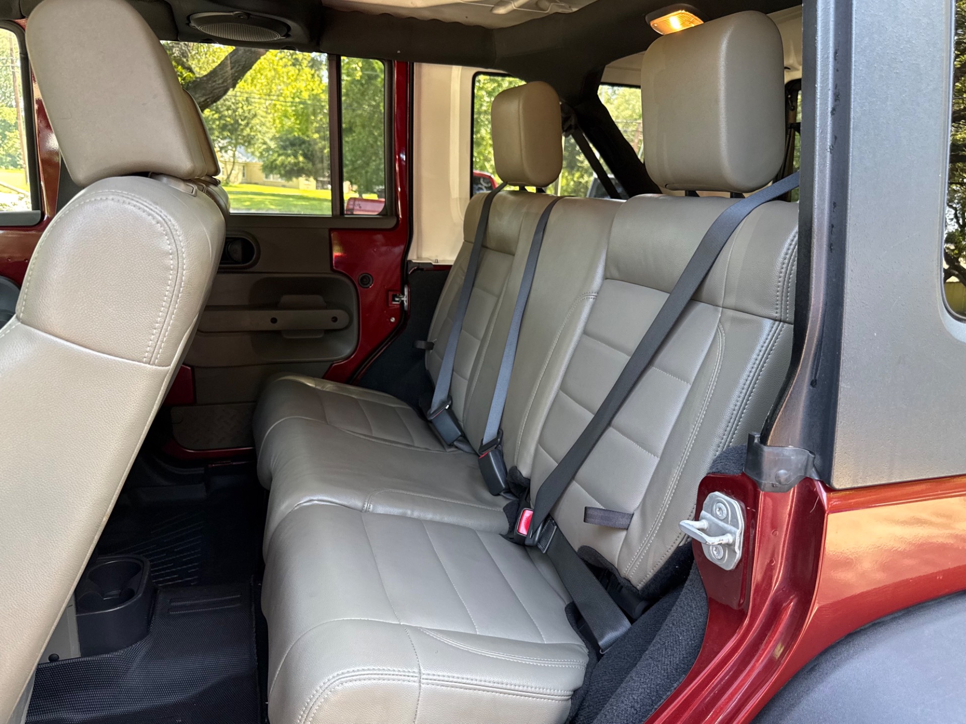 Used-2010-Jeep-Wrangler-Unlimited-Sport