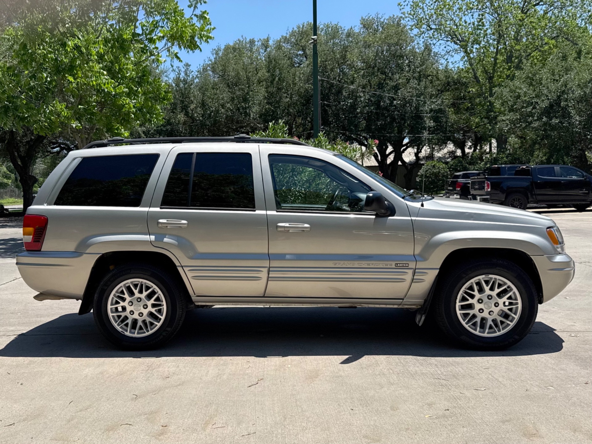 Used-2004-Jeep-Grand-Cherokee-Limited