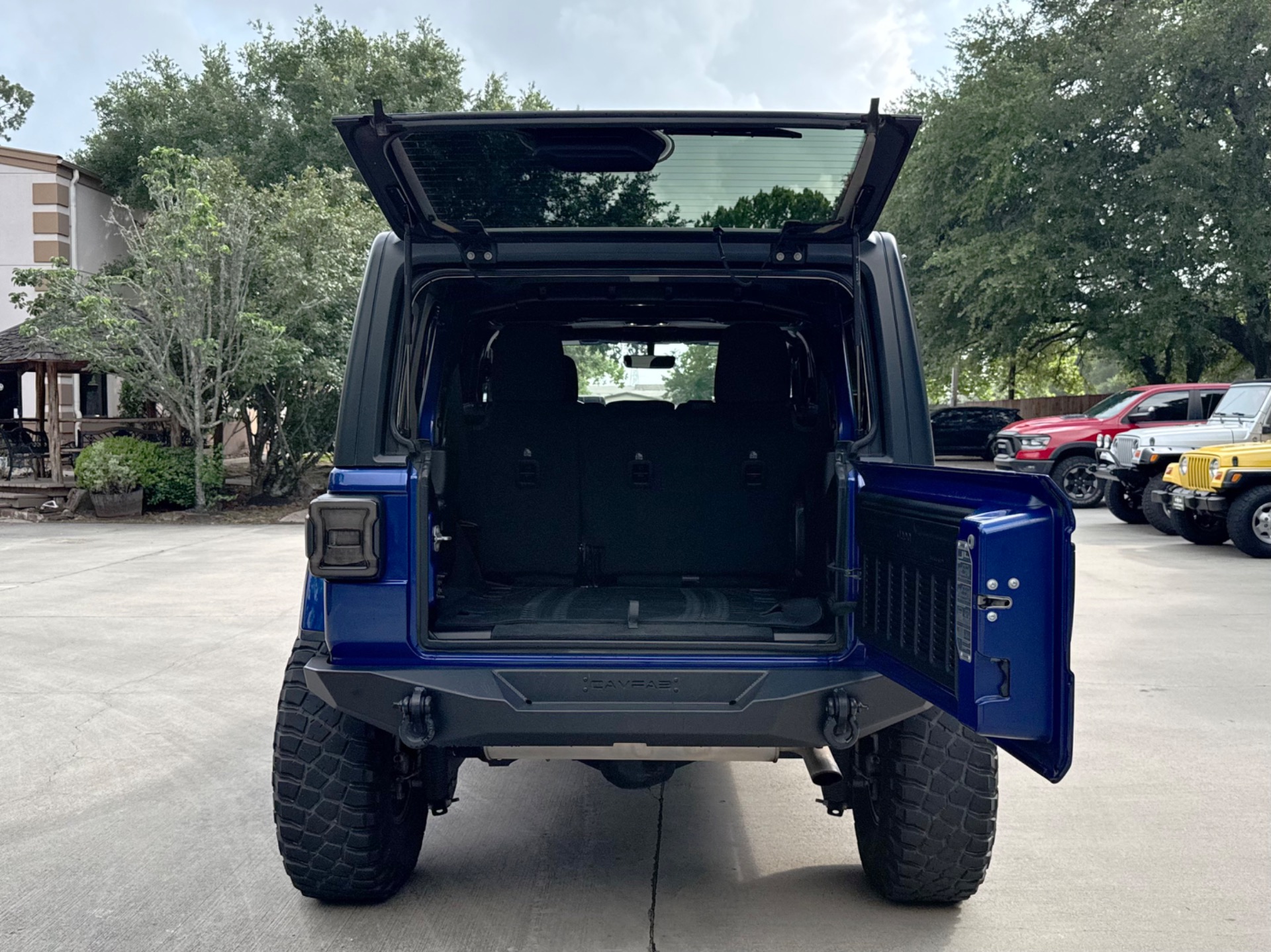 Used-2019-Jeep-Wrangler-Unlimited-Sahara