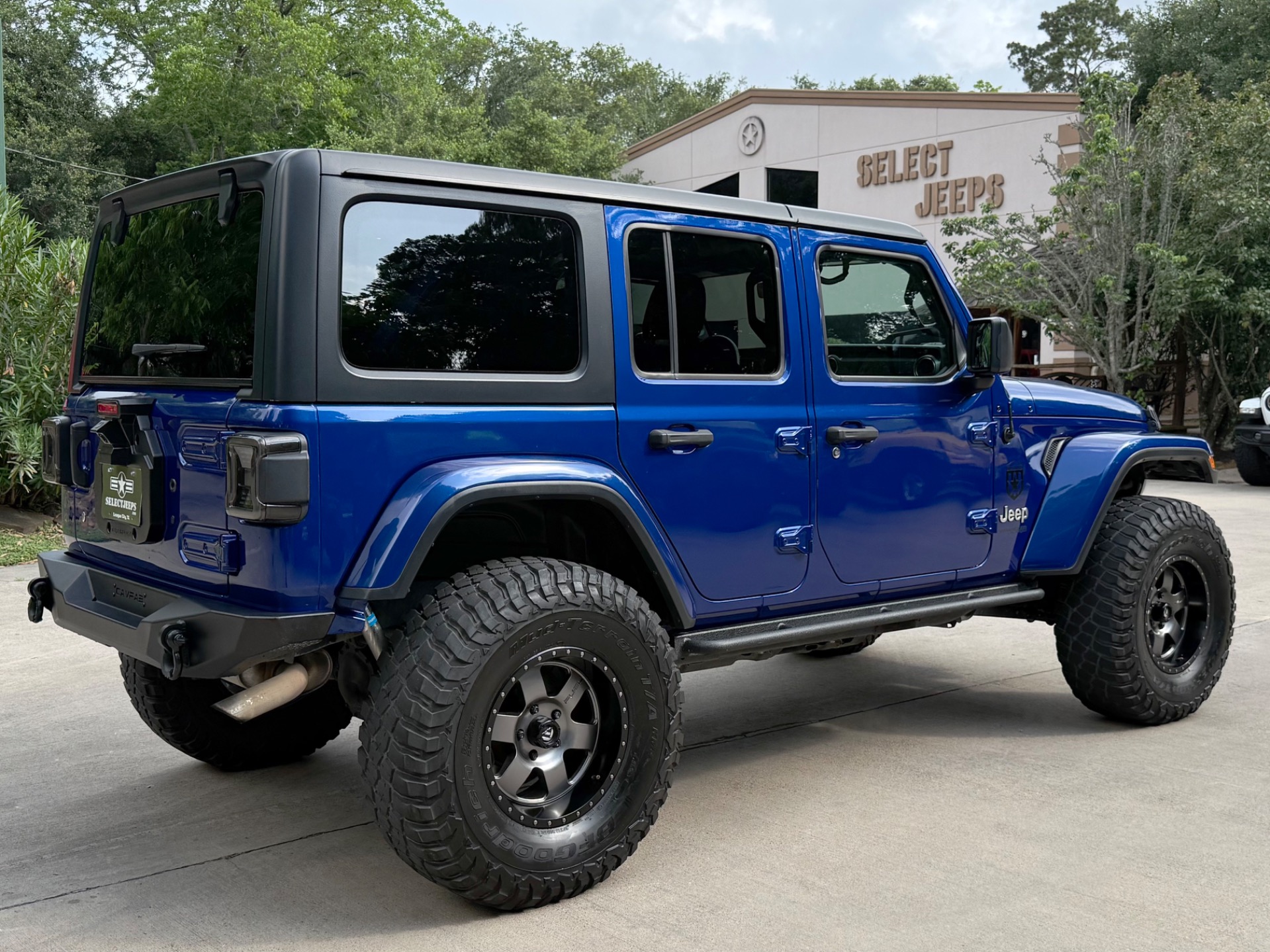 Used-2019-Jeep-Wrangler-Unlimited-Sahara