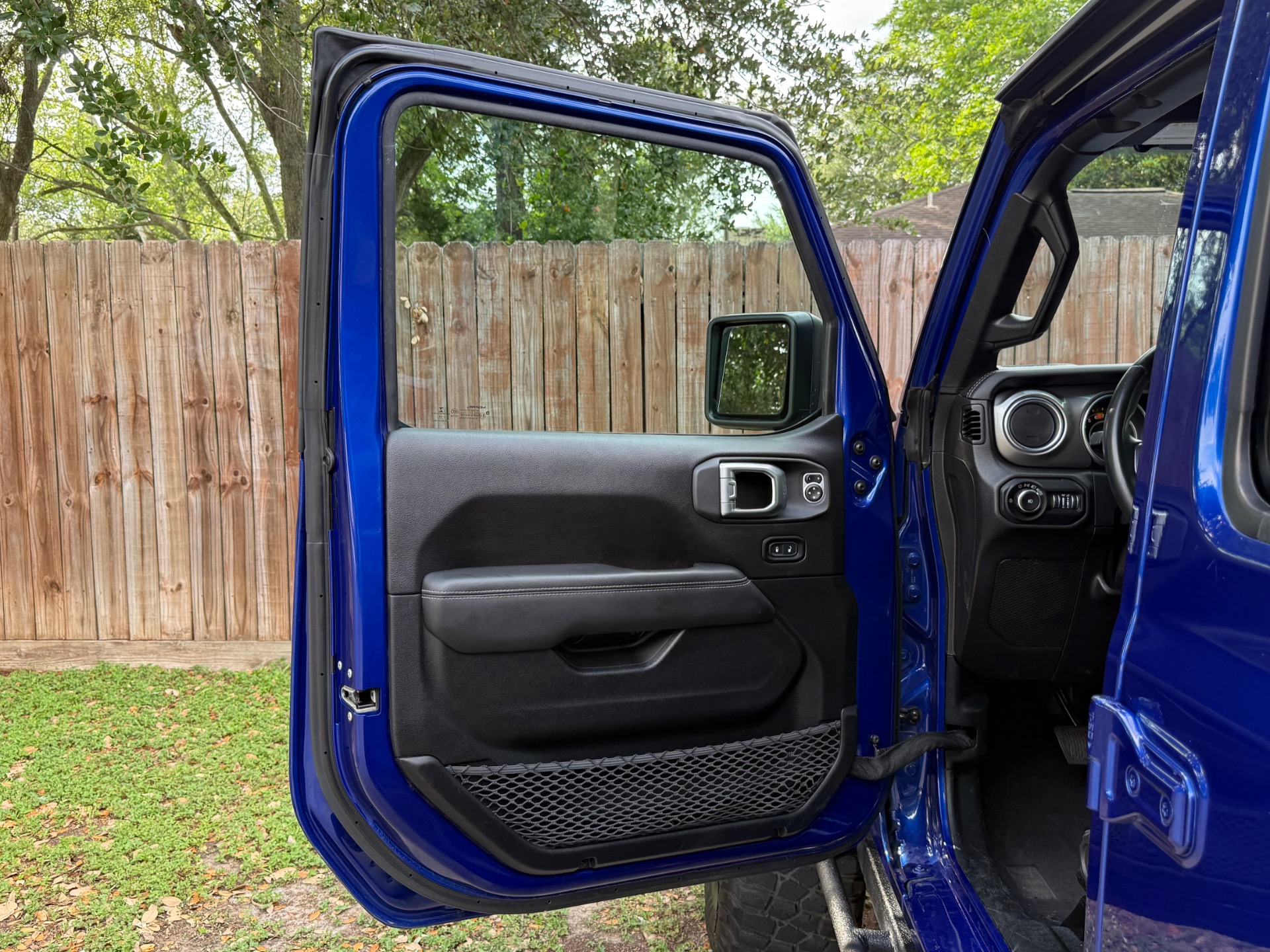 Used-2019-Jeep-Wrangler-Unlimited-Sahara