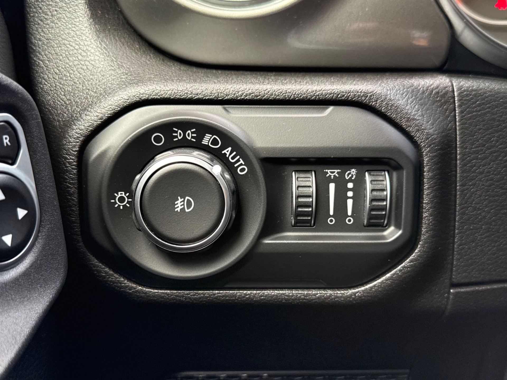 Used-2019-Jeep-Wrangler-Unlimited-Sahara