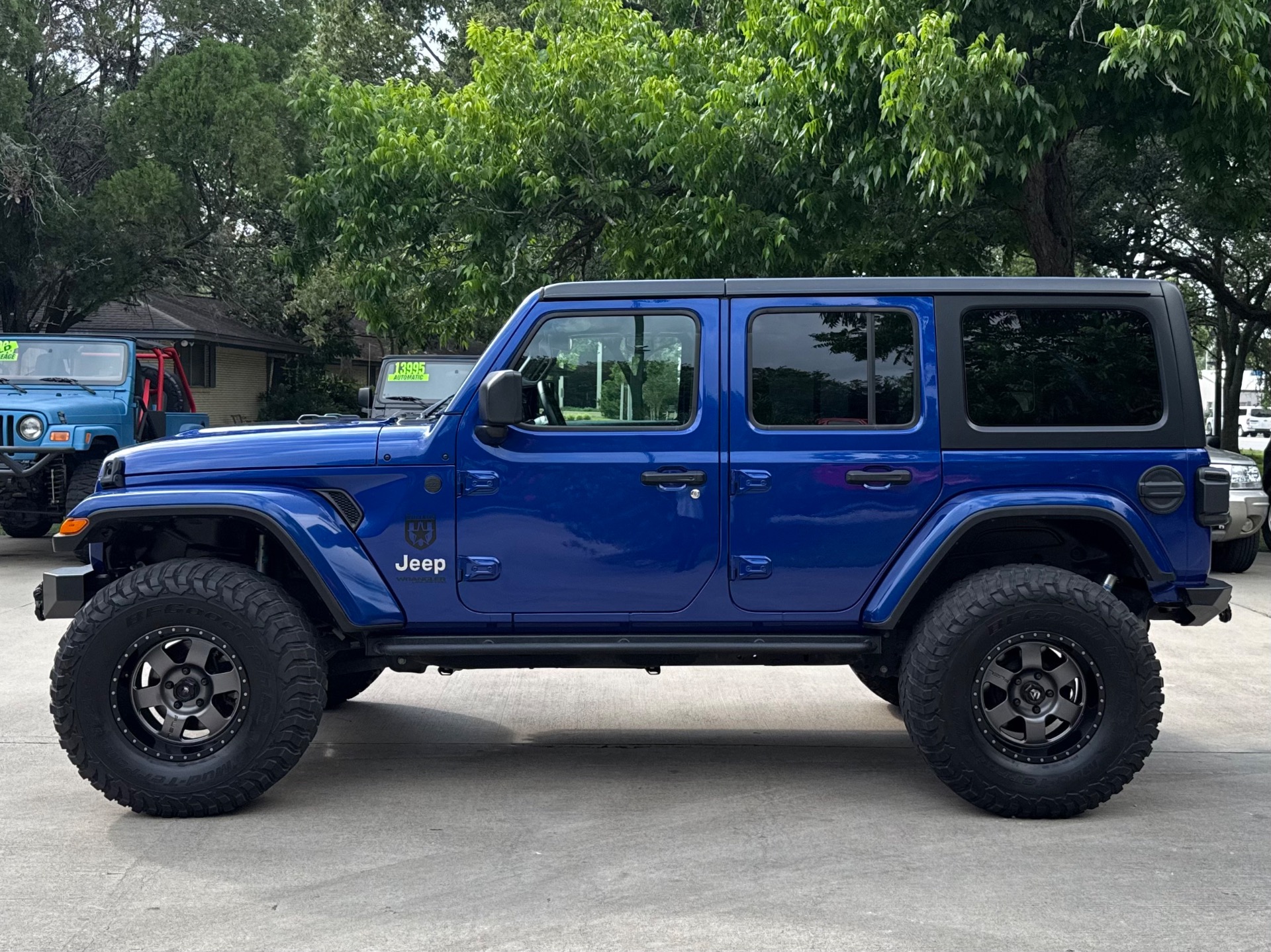 Used-2019-Jeep-Wrangler-Unlimited-Sahara