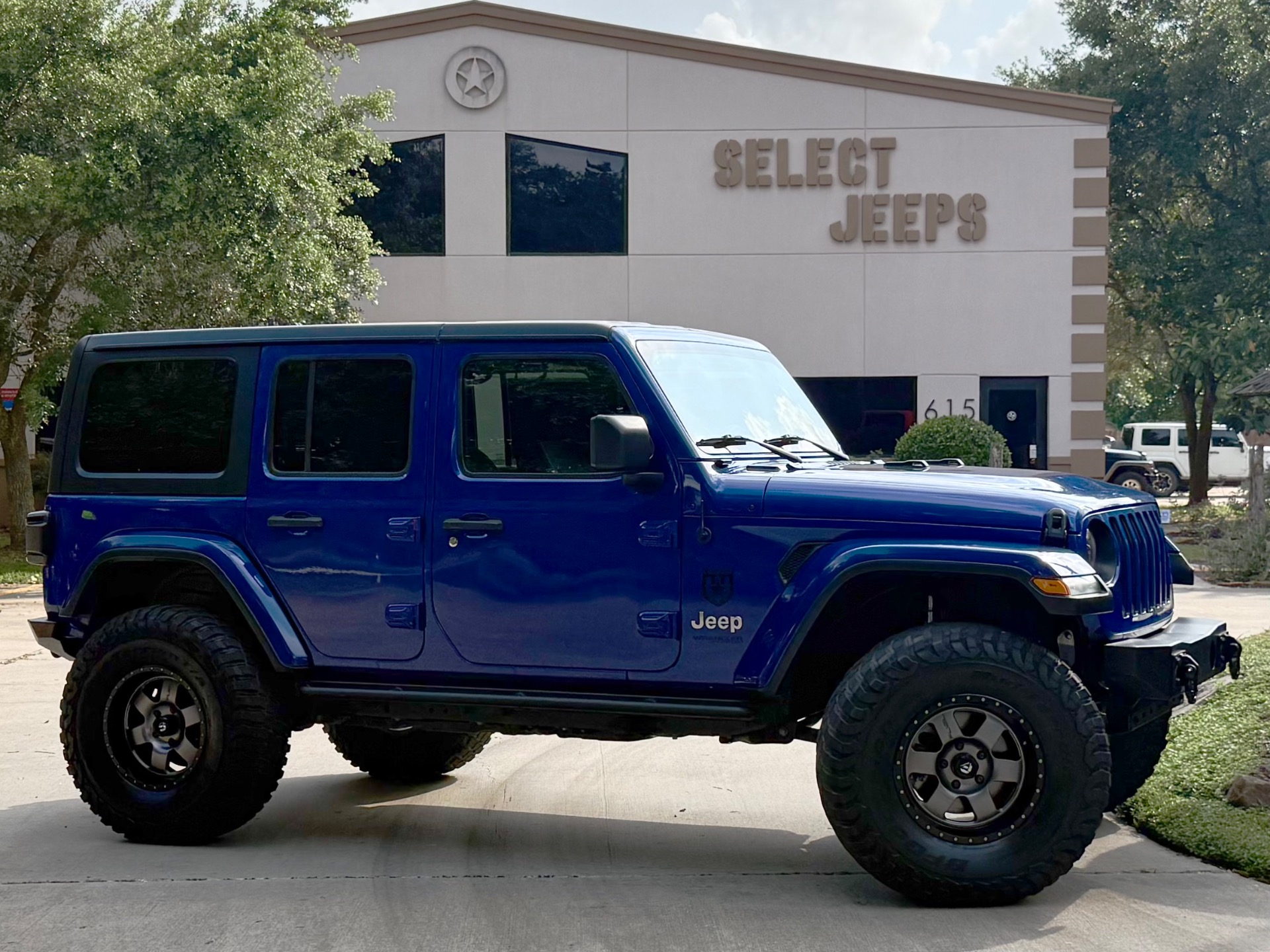 Used-2019-Jeep-Wrangler-Unlimited-Sahara