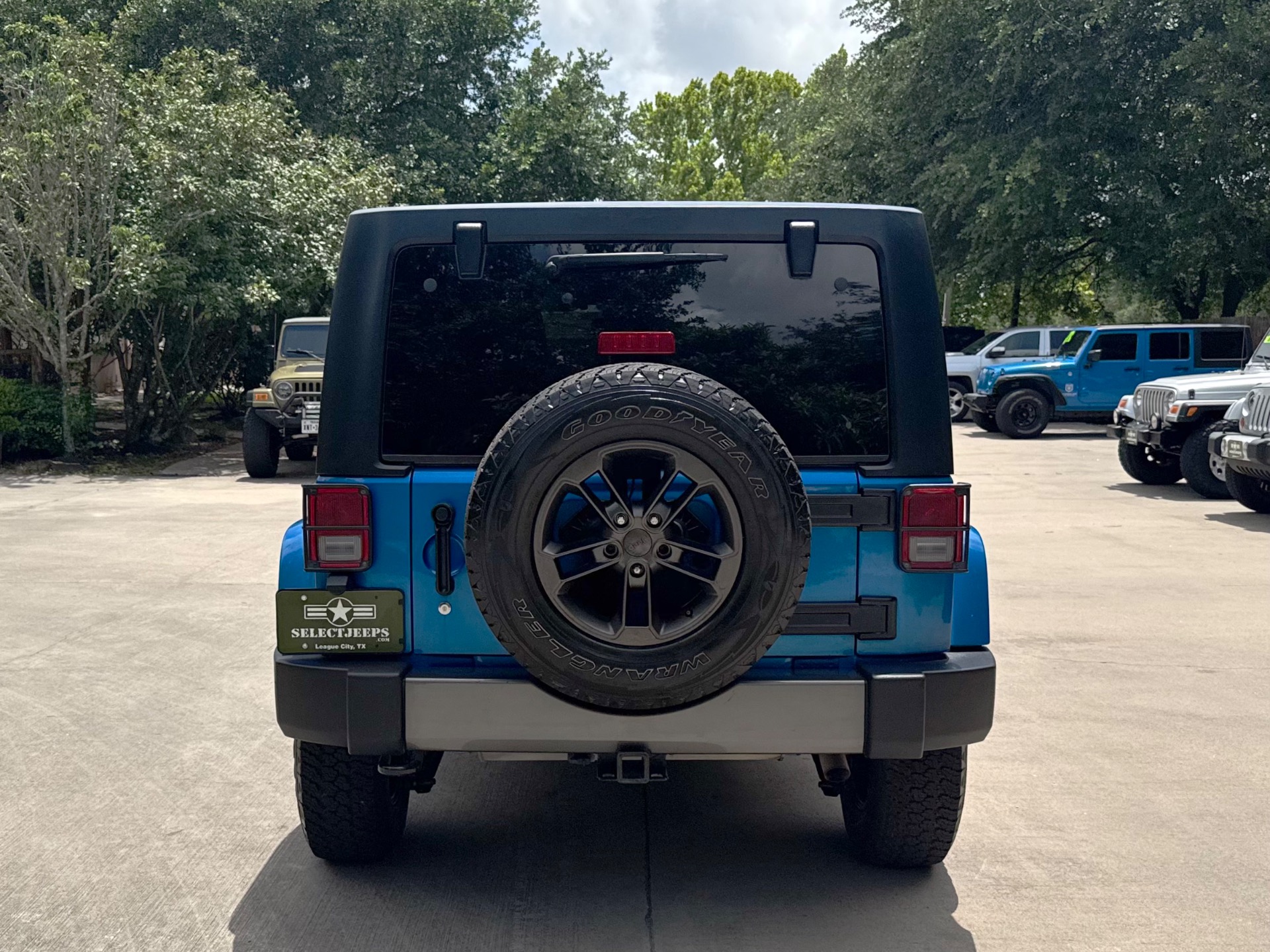 Used-2014-Jeep-Wrangler-Unlimited-Freedom-Edition