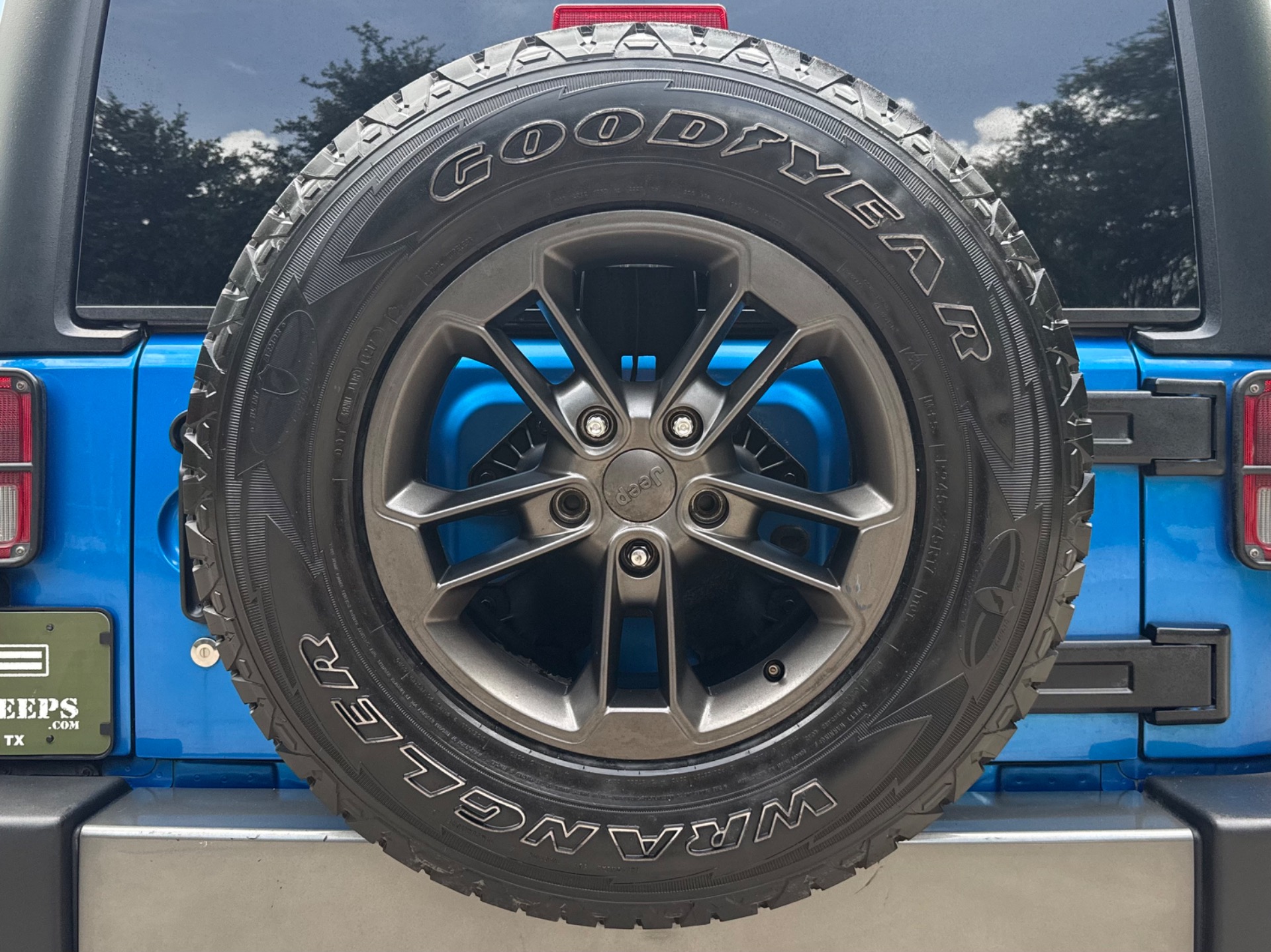 Used-2014-Jeep-Wrangler-Unlimited-Freedom-Edition