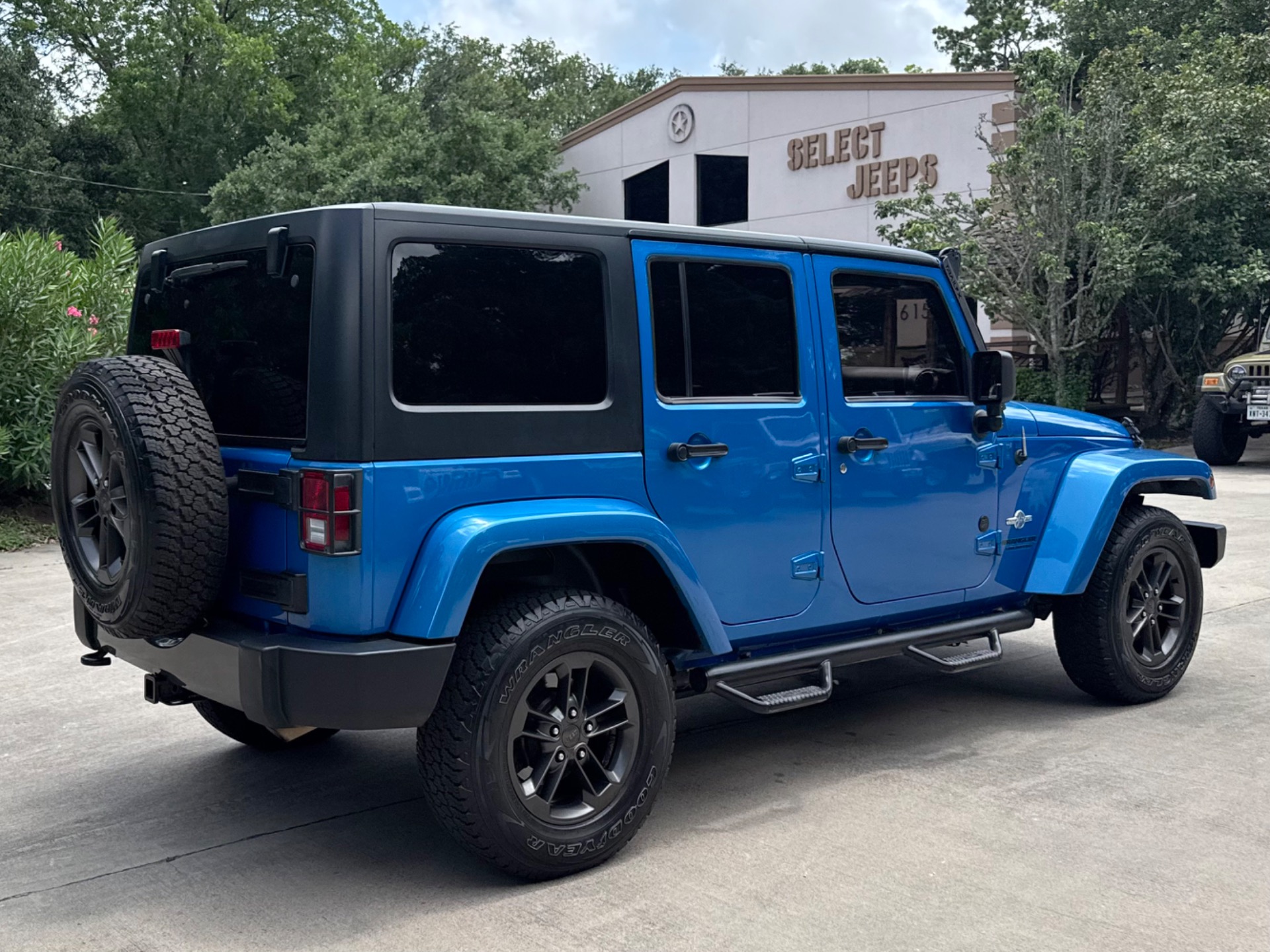 Used-2014-Jeep-Wrangler-Unlimited-Freedom-Edition