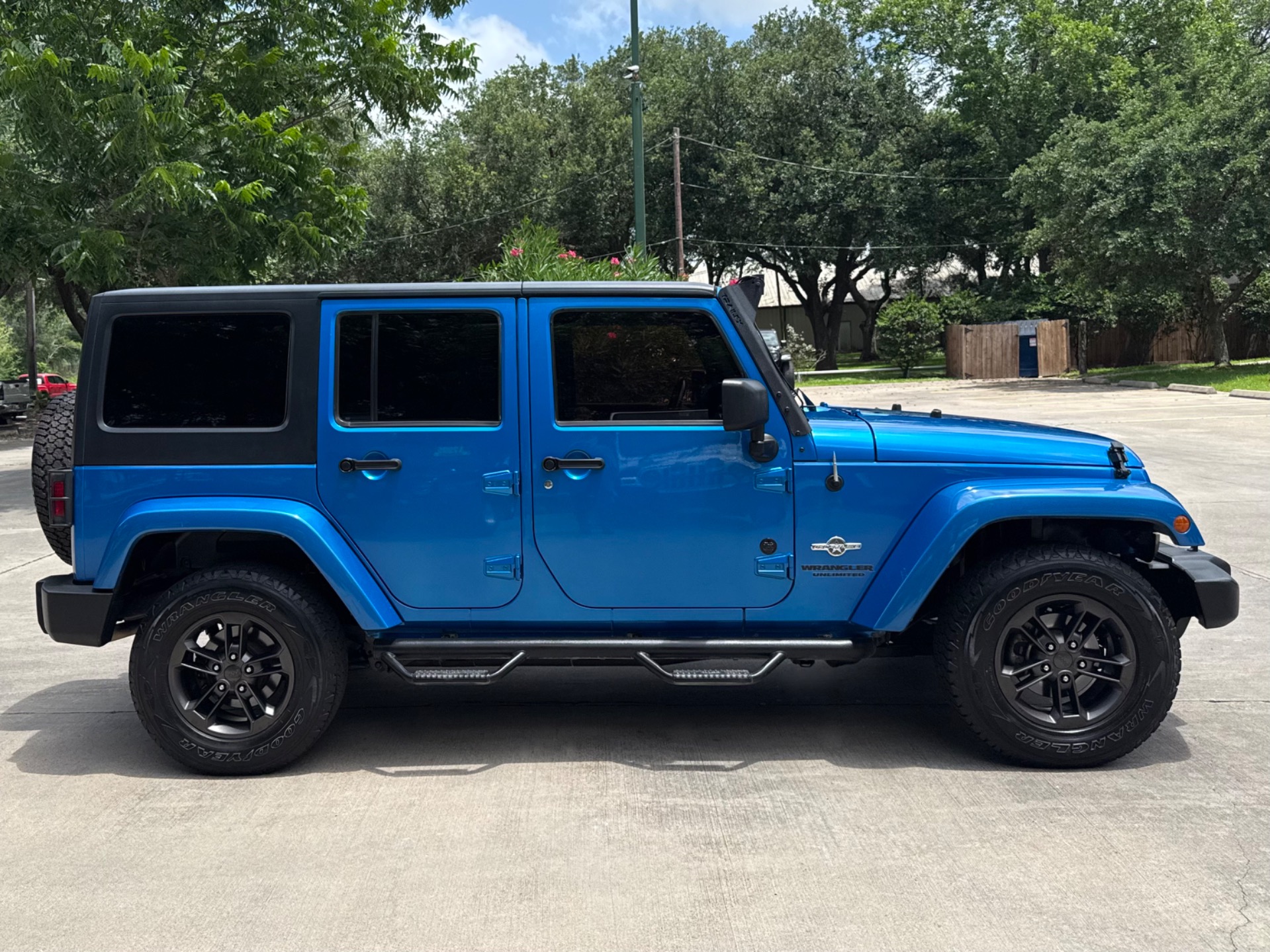 Used-2014-Jeep-Wrangler-Unlimited-Freedom-Edition