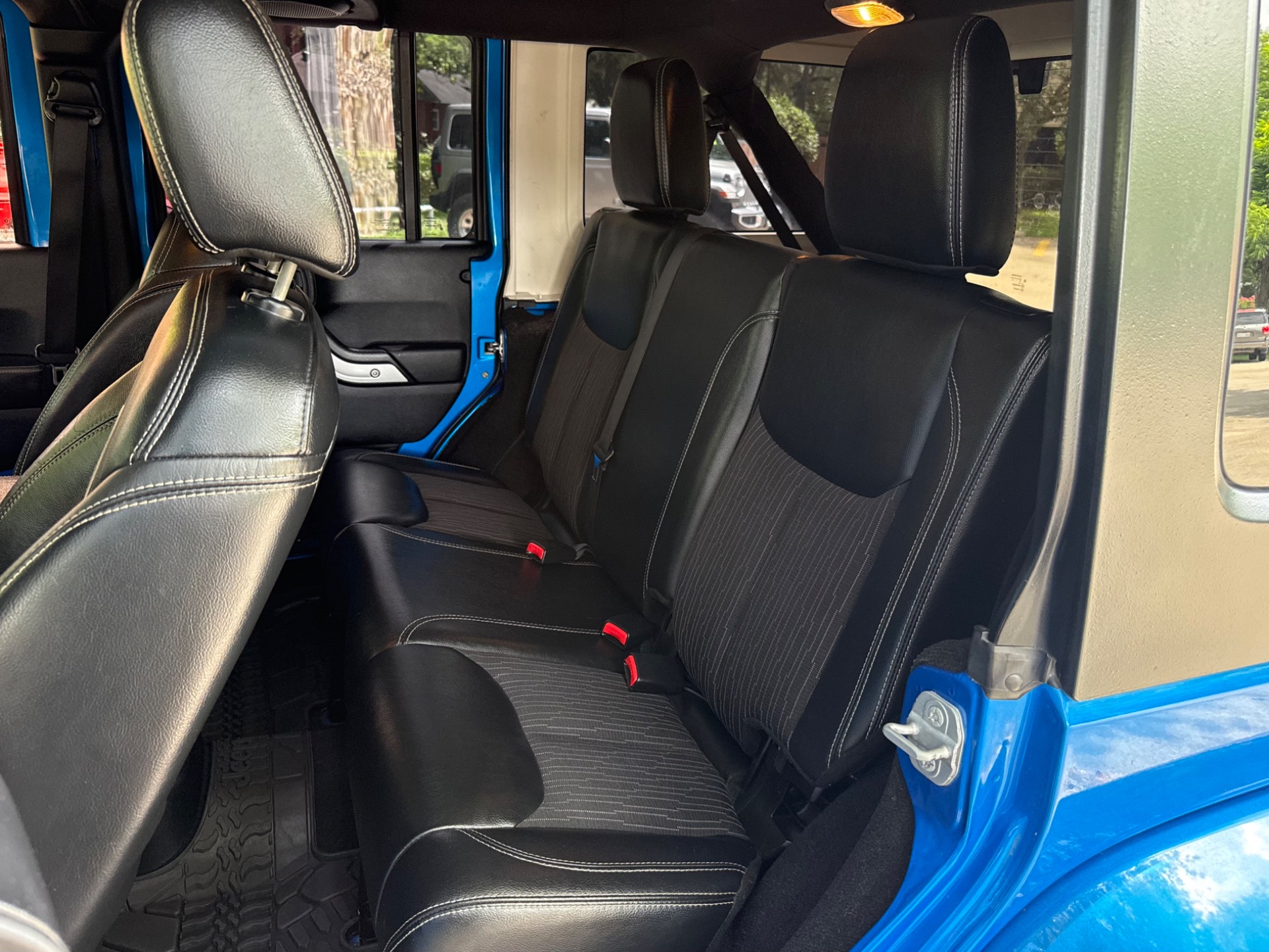 Used-2014-Jeep-Wrangler-Unlimited-Freedom-Edition