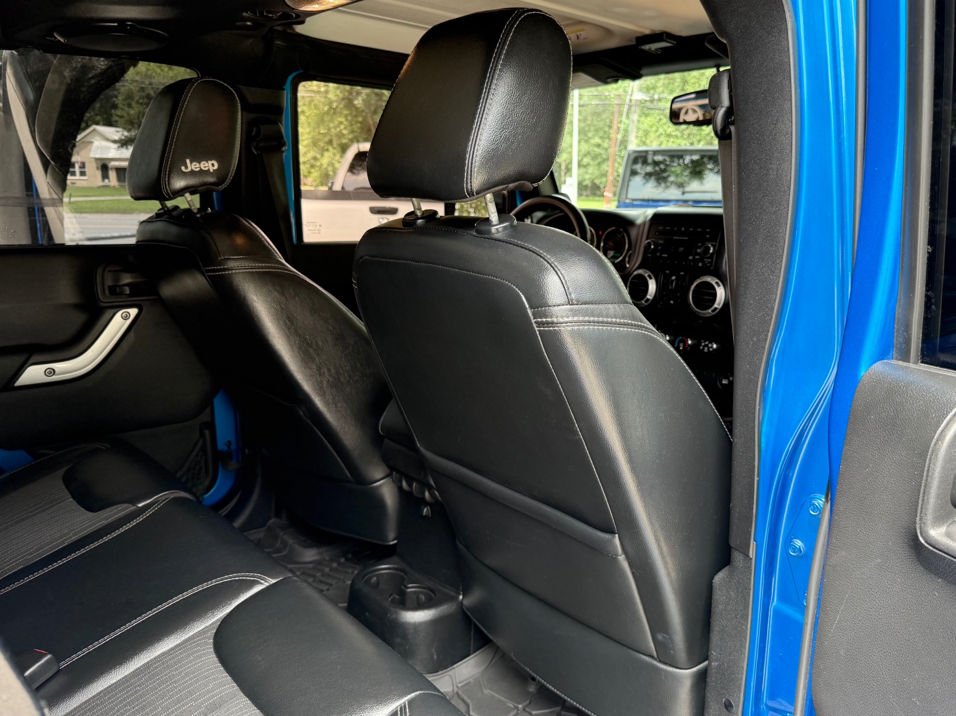 Used-2014-Jeep-Wrangler-Unlimited-Freedom-Edition