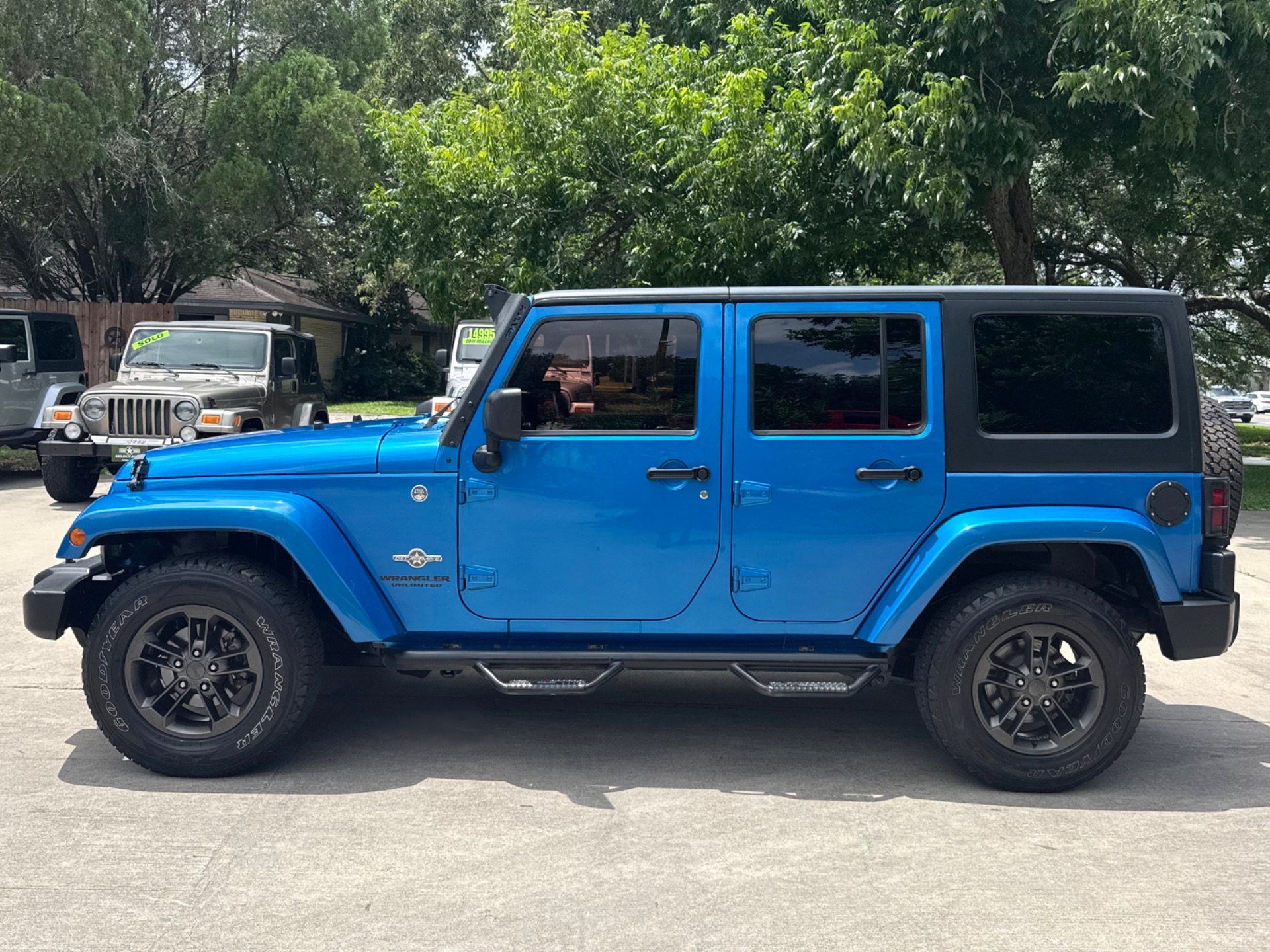 Used-2014-Jeep-Wrangler-Unlimited-Freedom-Edition