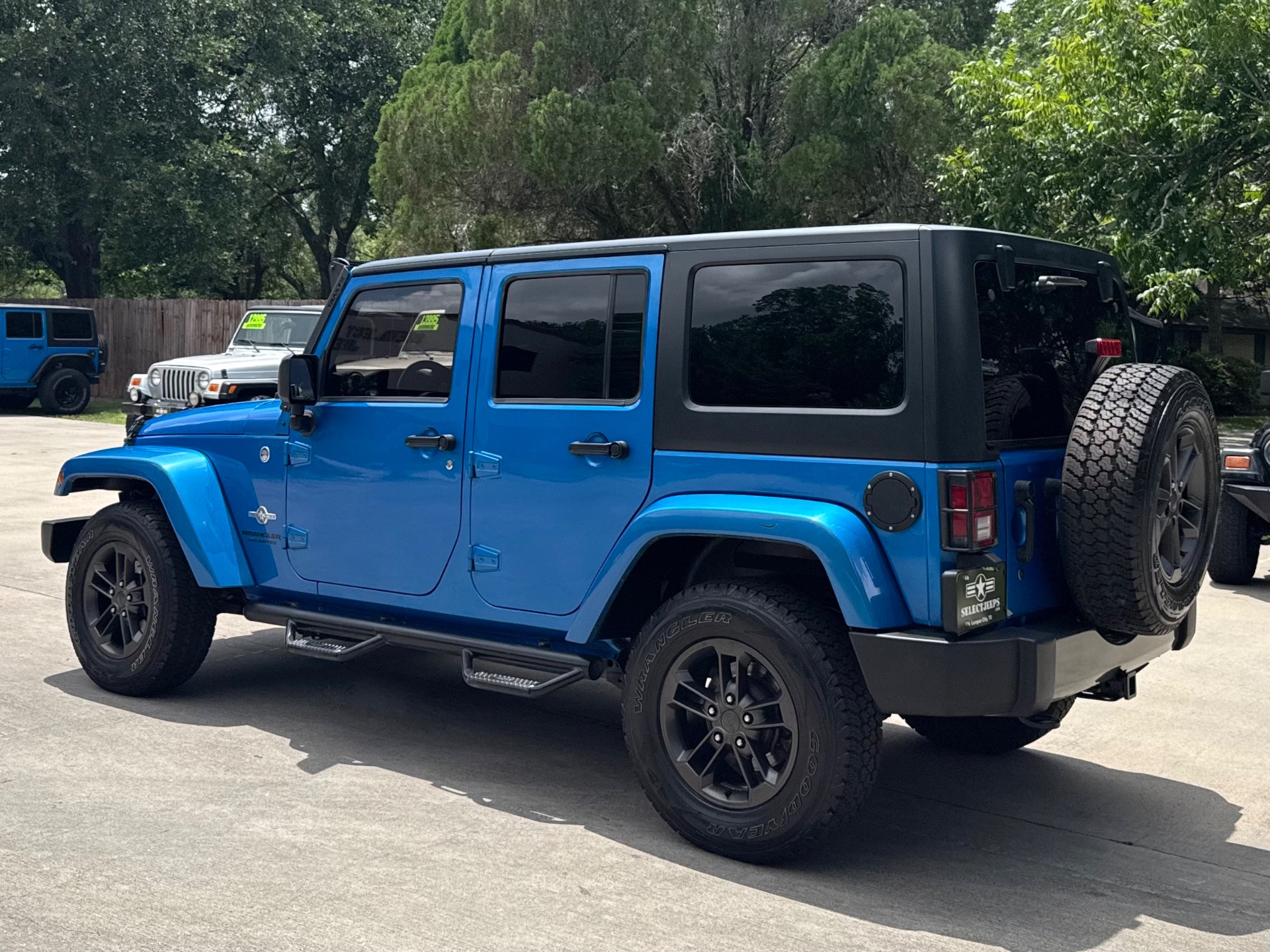 Used-2014-Jeep-Wrangler-Unlimited-Freedom-Edition
