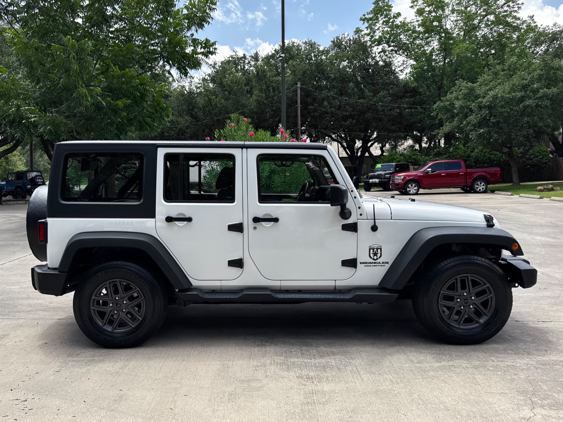 Used-2016-Jeep-Wrangler-Unlimited-Sport