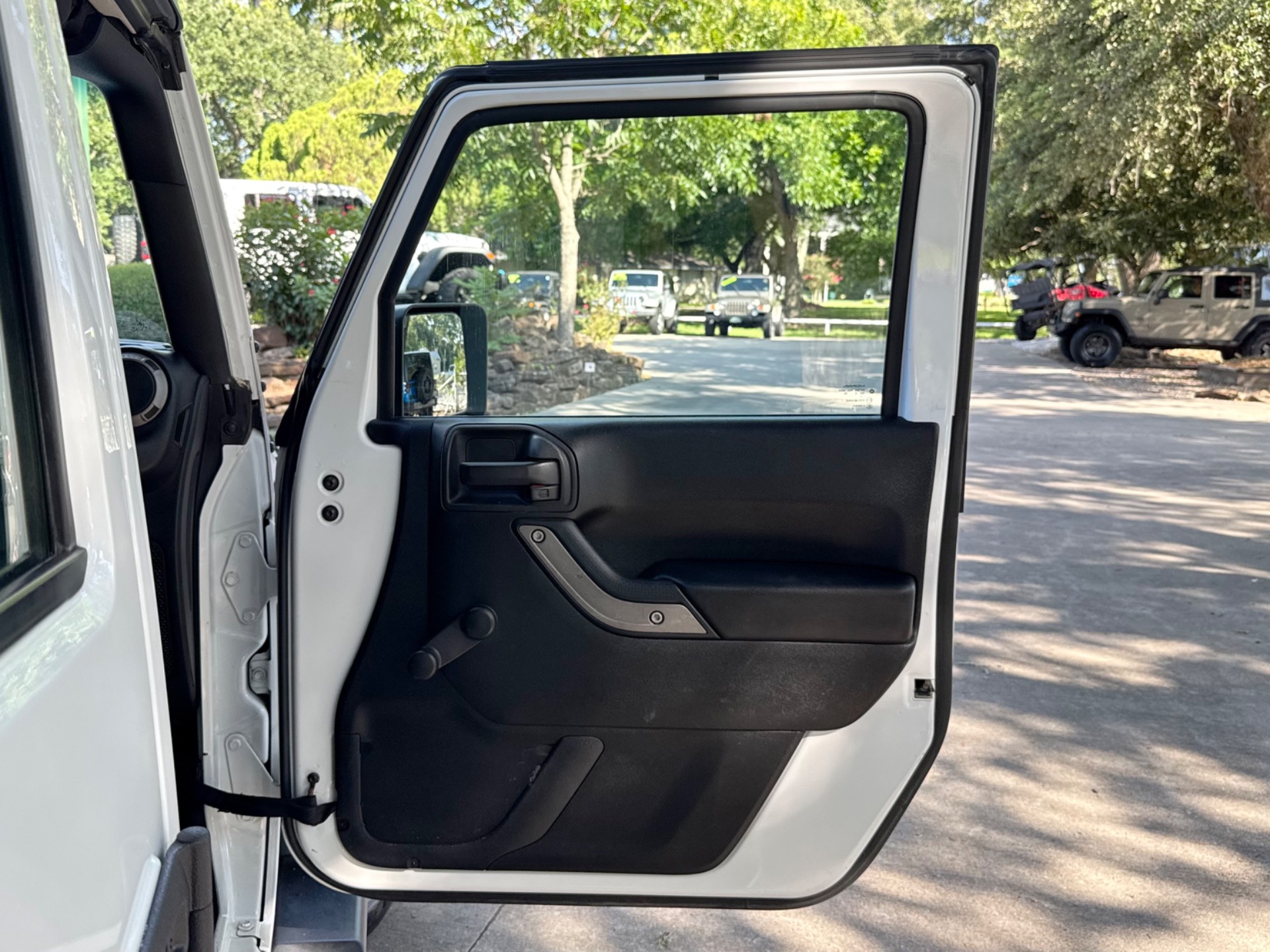 Used-2016-Jeep-Wrangler-Unlimited-Sport