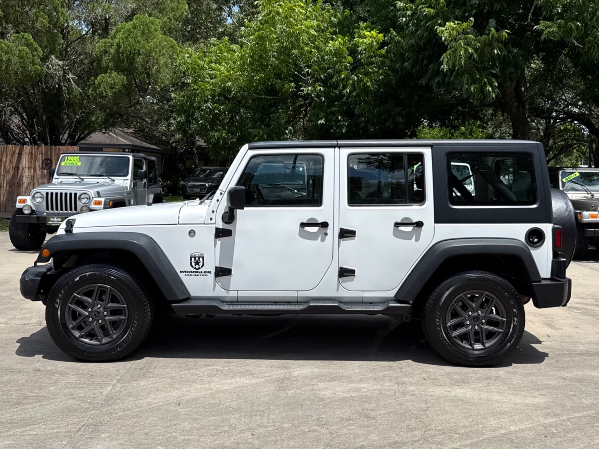 Used-2016-Jeep-Wrangler-Unlimited-Sport