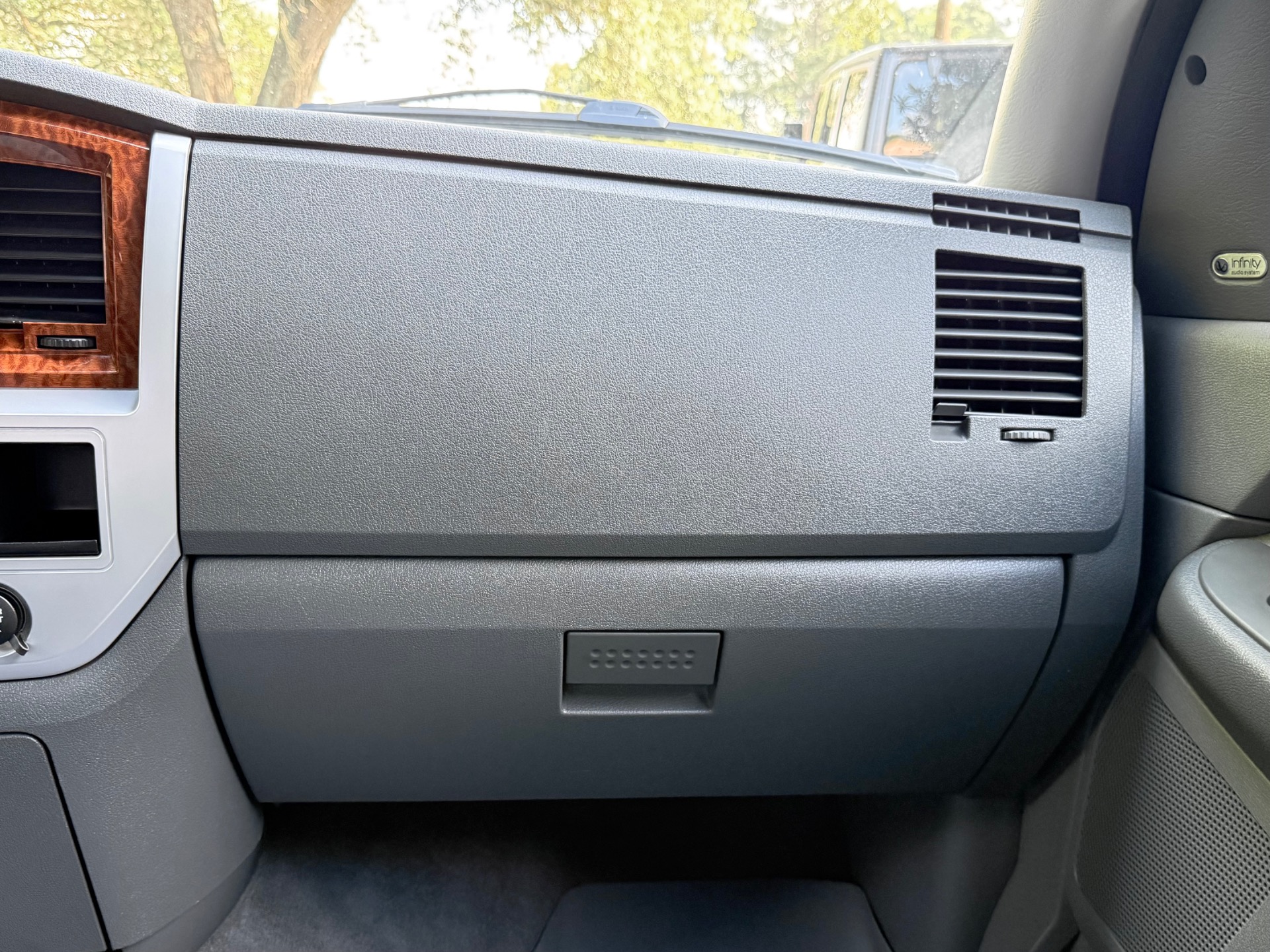 Used-2007-Dodge-Ram-3500-Laramie