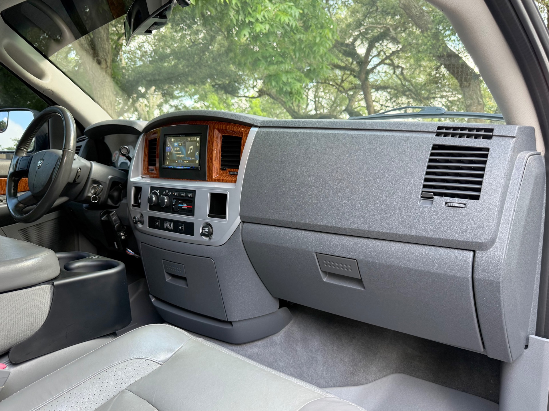 Used-2007-Dodge-Ram-3500-Laramie